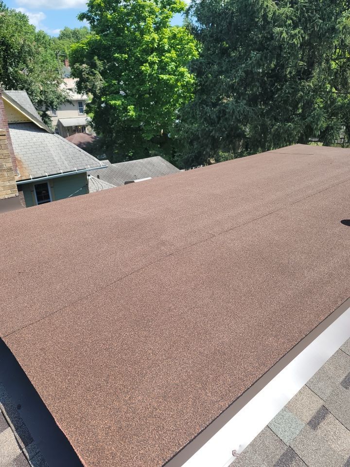 ATLAS PINNACLE COLOR: MAJESTIC SHAKE DRIP EDGE: WHITE by Eagle Eye Roofing