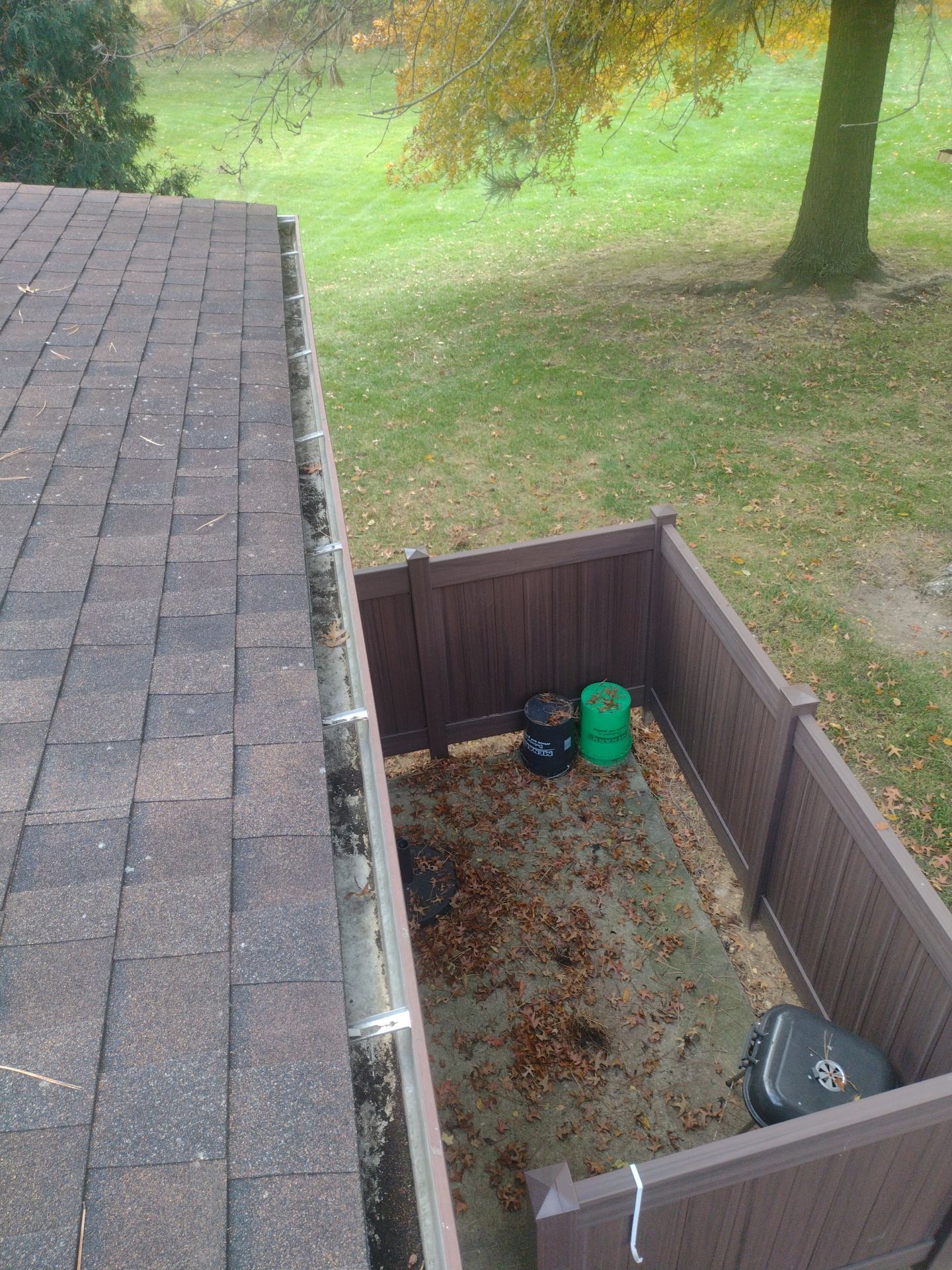 Commercial gutter cleaning Battle Creek, MI after photo with clean gutters