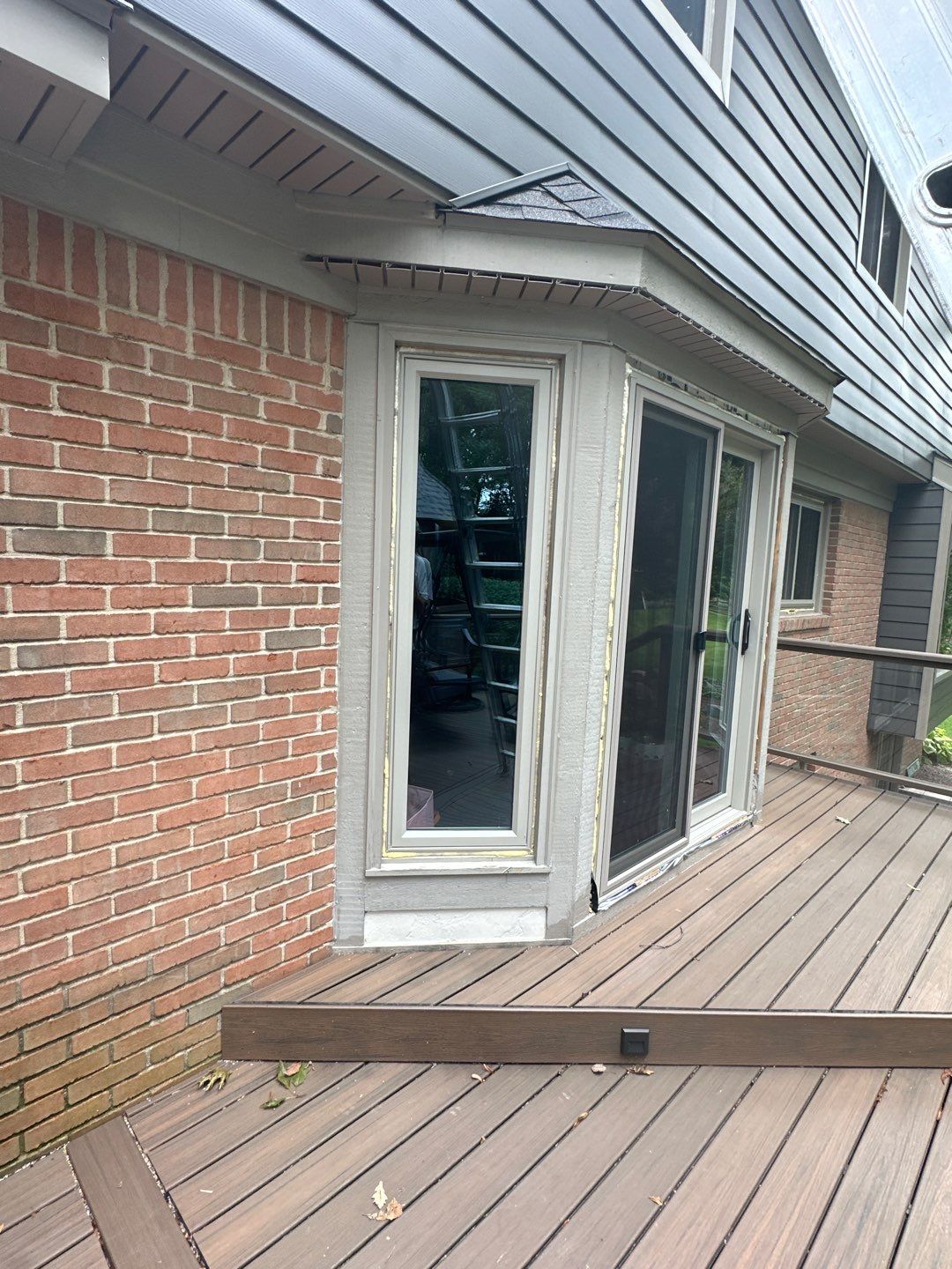 Roof Replacement using Owens Corning Peppercorn and Siding Replacement using Ascend Charcoal Smoke by 180 Contractors