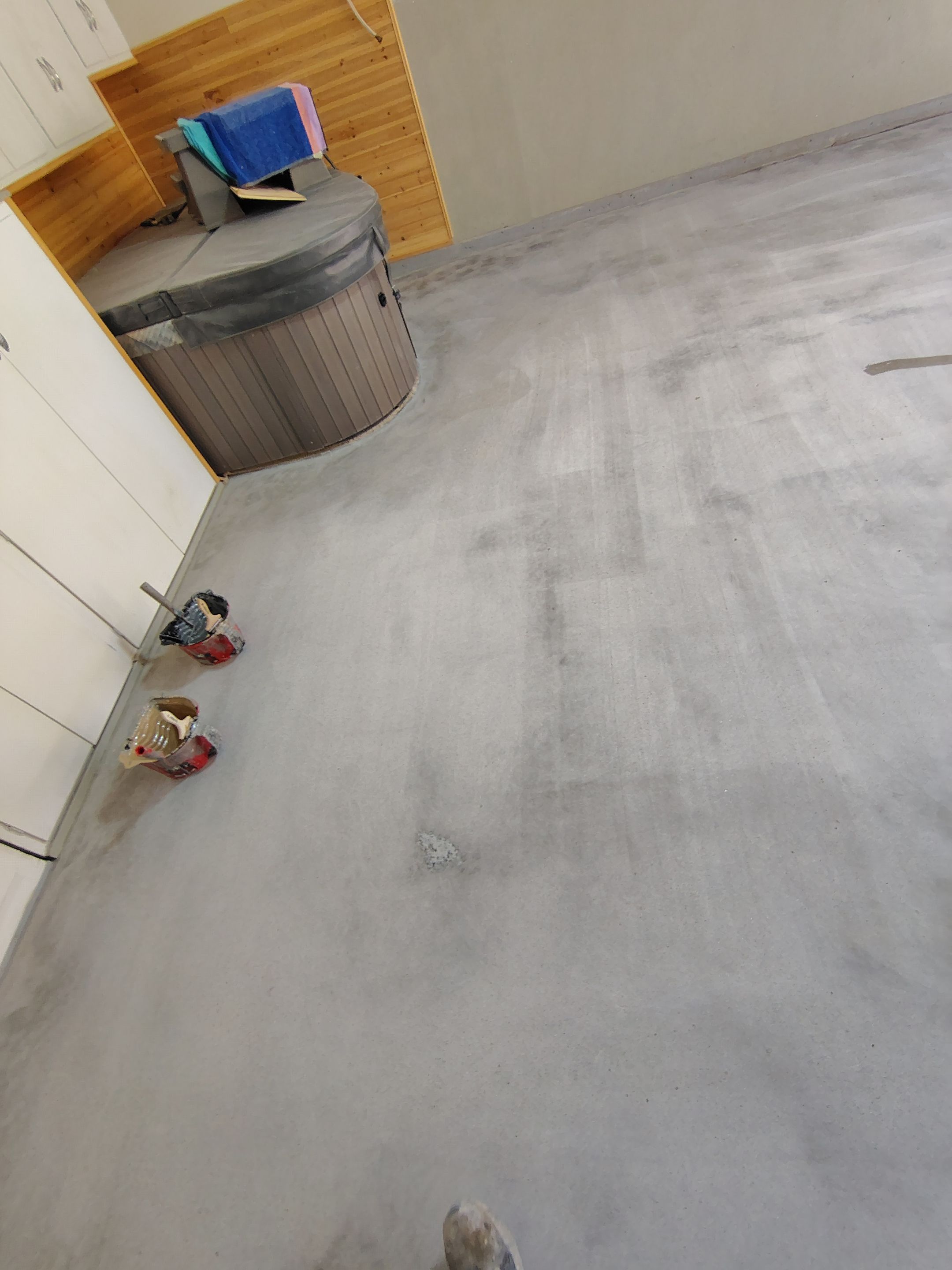 Domino Flake Garage Floor Coating Installation in Sioux Falls by Select Painting, Coatings & Garage Cabinets