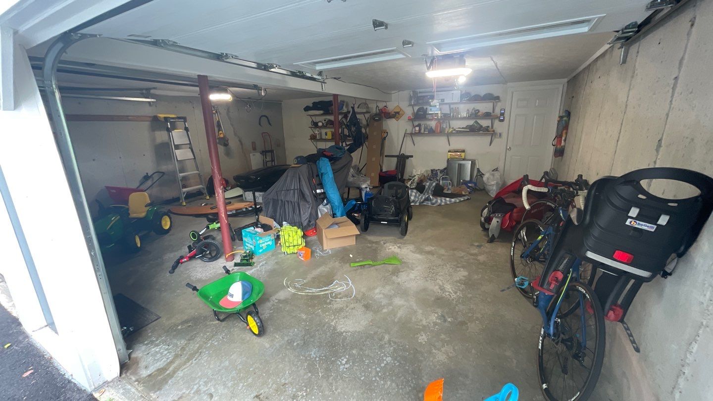 Garage in Londonderry, NH 03053 by Symphony Concrete Coatings