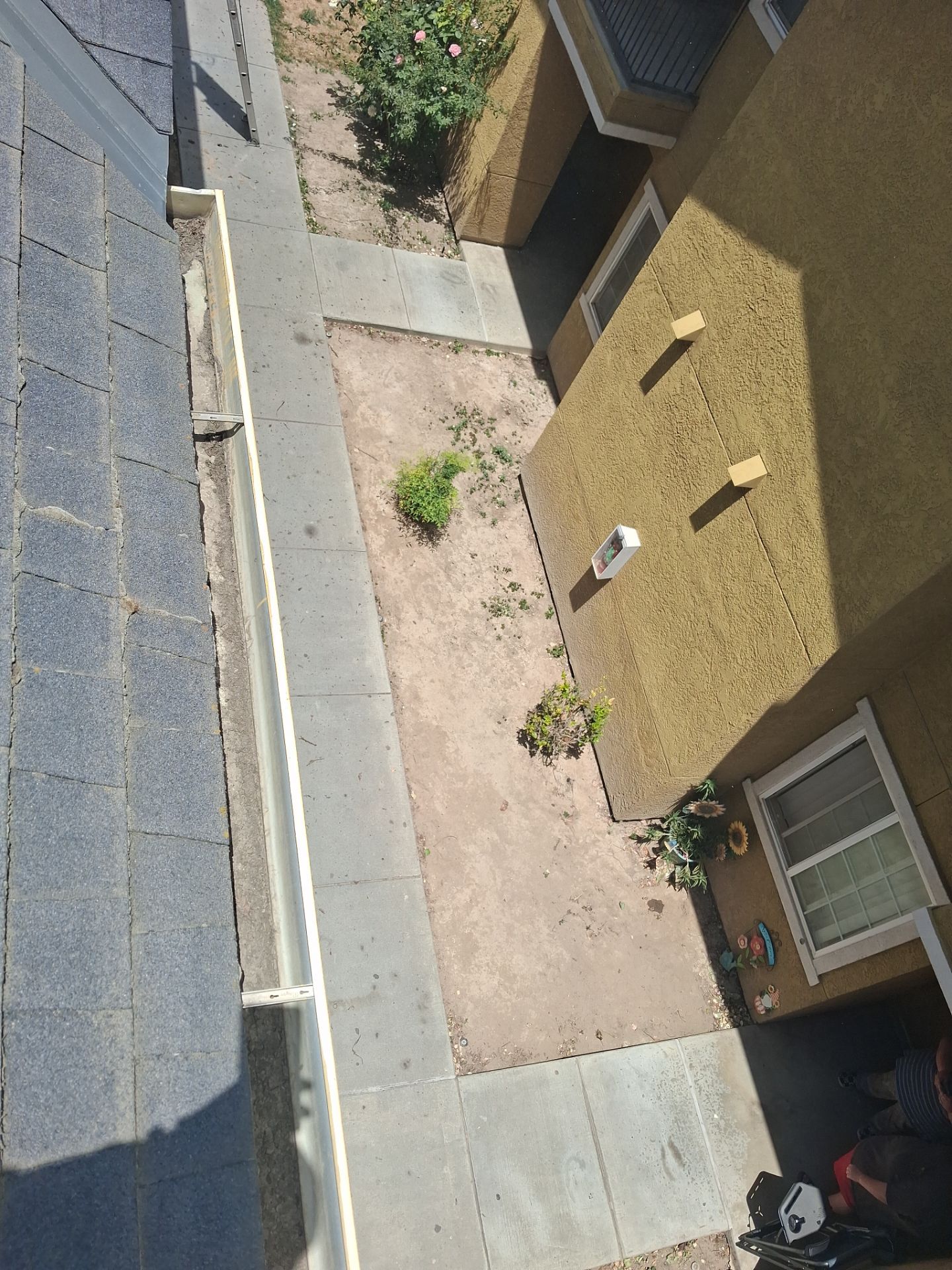 HOA gutter cleaning after photo.