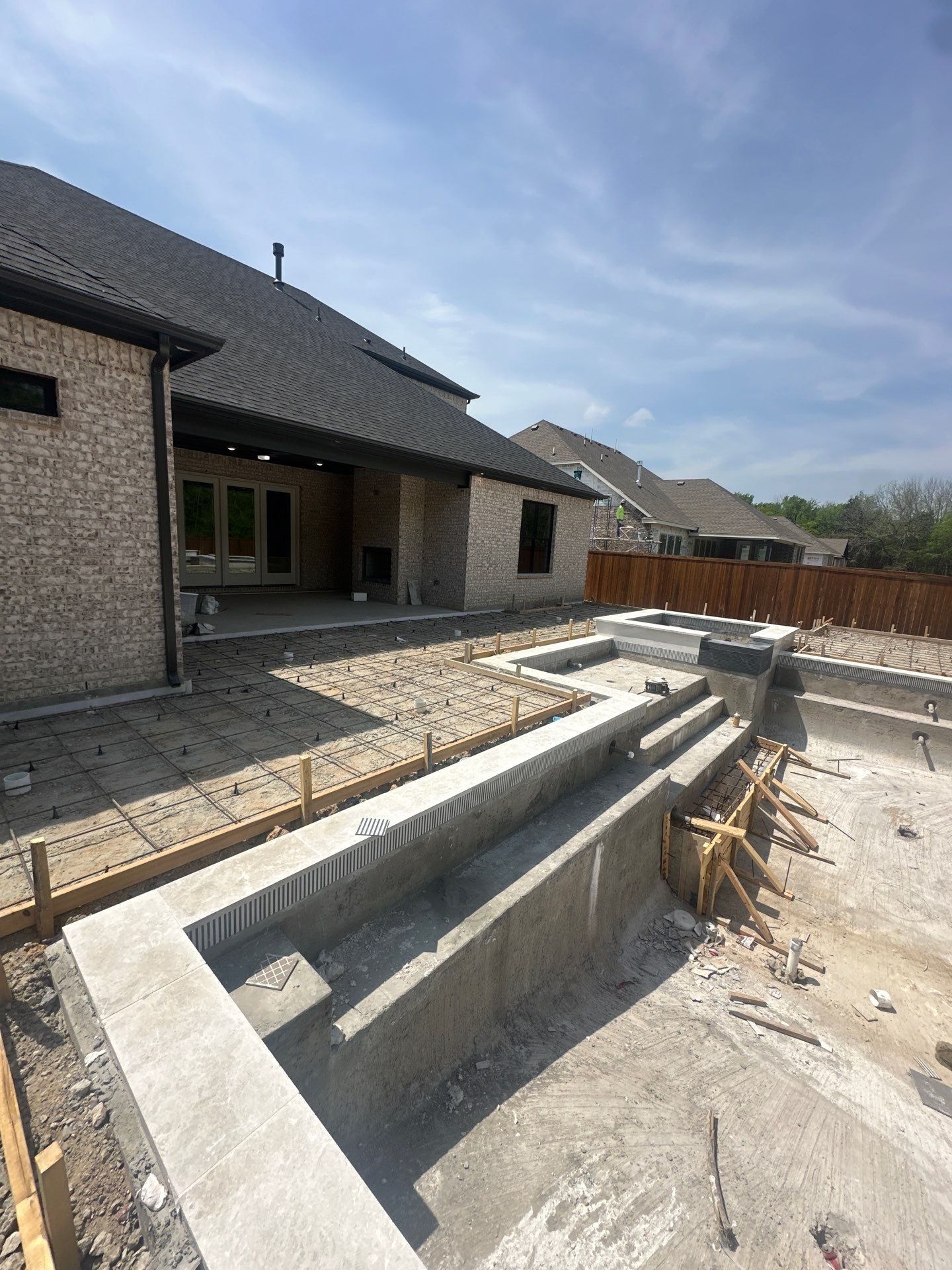 Geometric Pool with Raised Spa by Pinnacle Pools and Spas - DFW