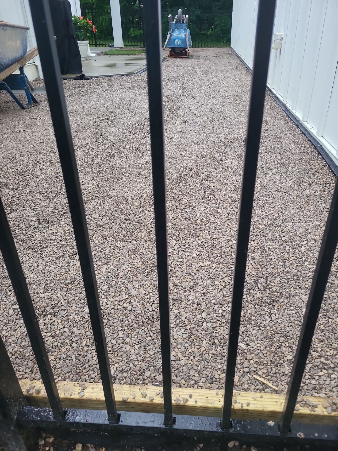 MI Development Homes Turf Side Yard in New Albany by Southwest Greens Midwest
