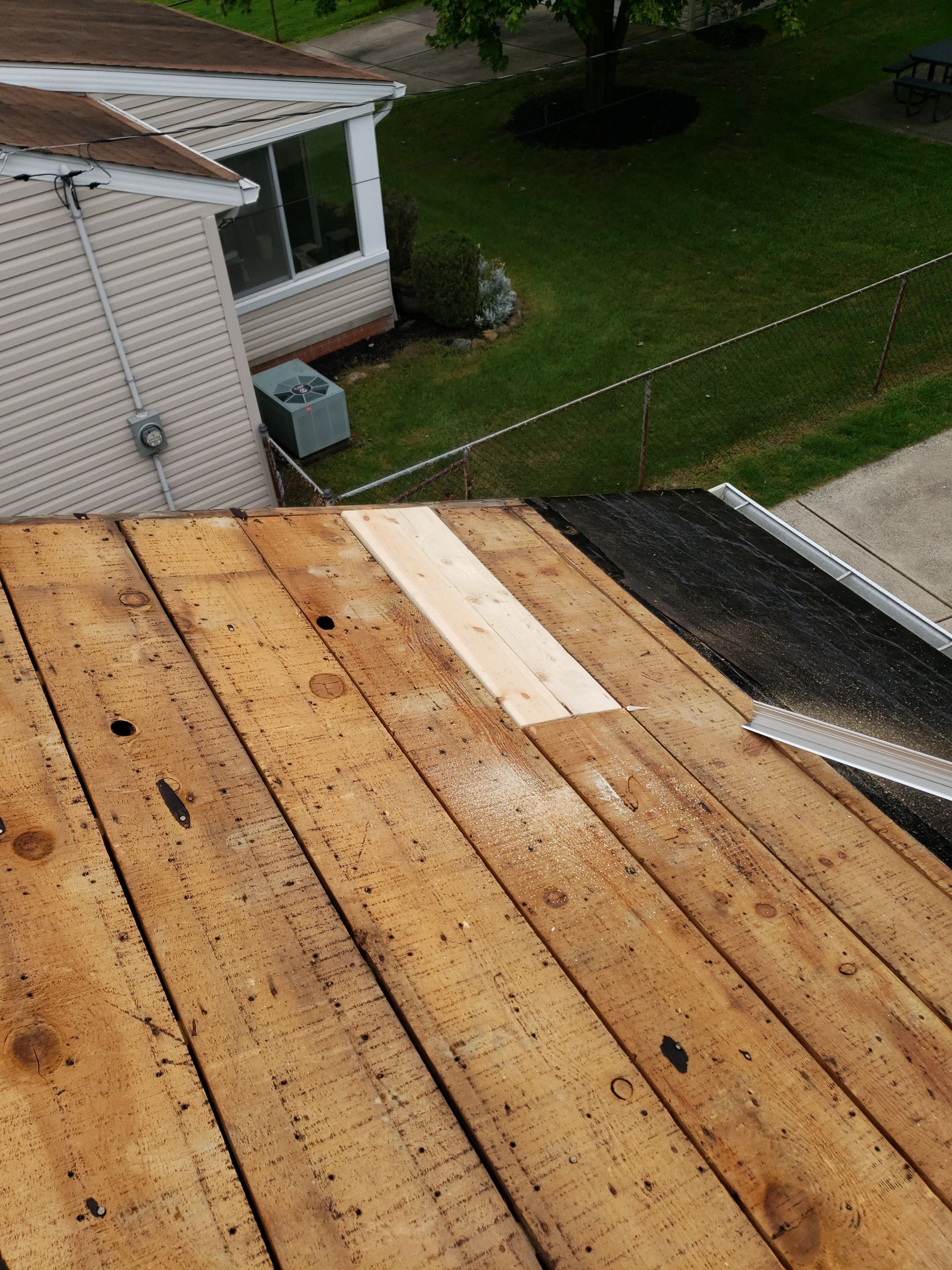 ATLAS PINNACLE COLOR: PRISTINE BLACK SHADOW DRIP EDGE: WHITE by Eagle Eye Roofing