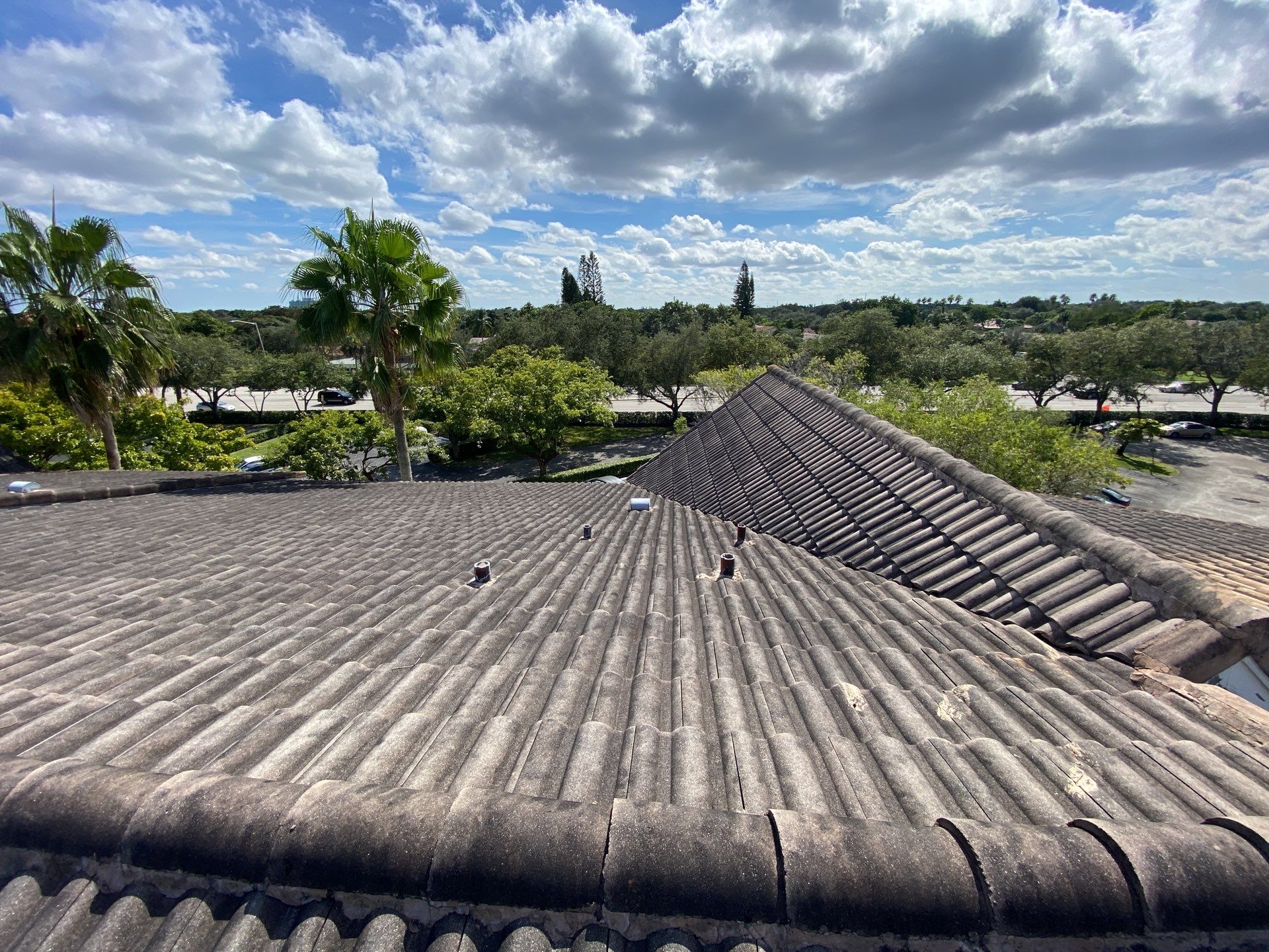 Commercial Roof Cleaning Coral Springs by BKB Pressure Cleaning LLC