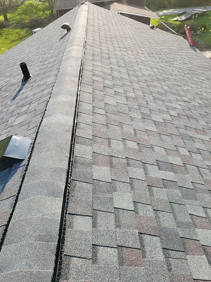 ATLAS PINNACLE COLOR: SUMMER STORM DRIP EDGE: WHITE by Eagle Eye Roofing