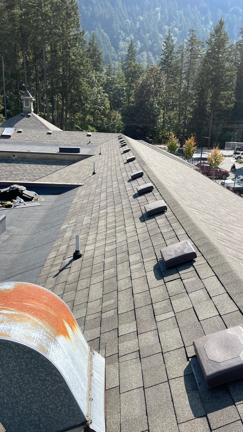 Residential ReRoofing Installation using OC Oakridge shingles by Top Notch Roofing Inc