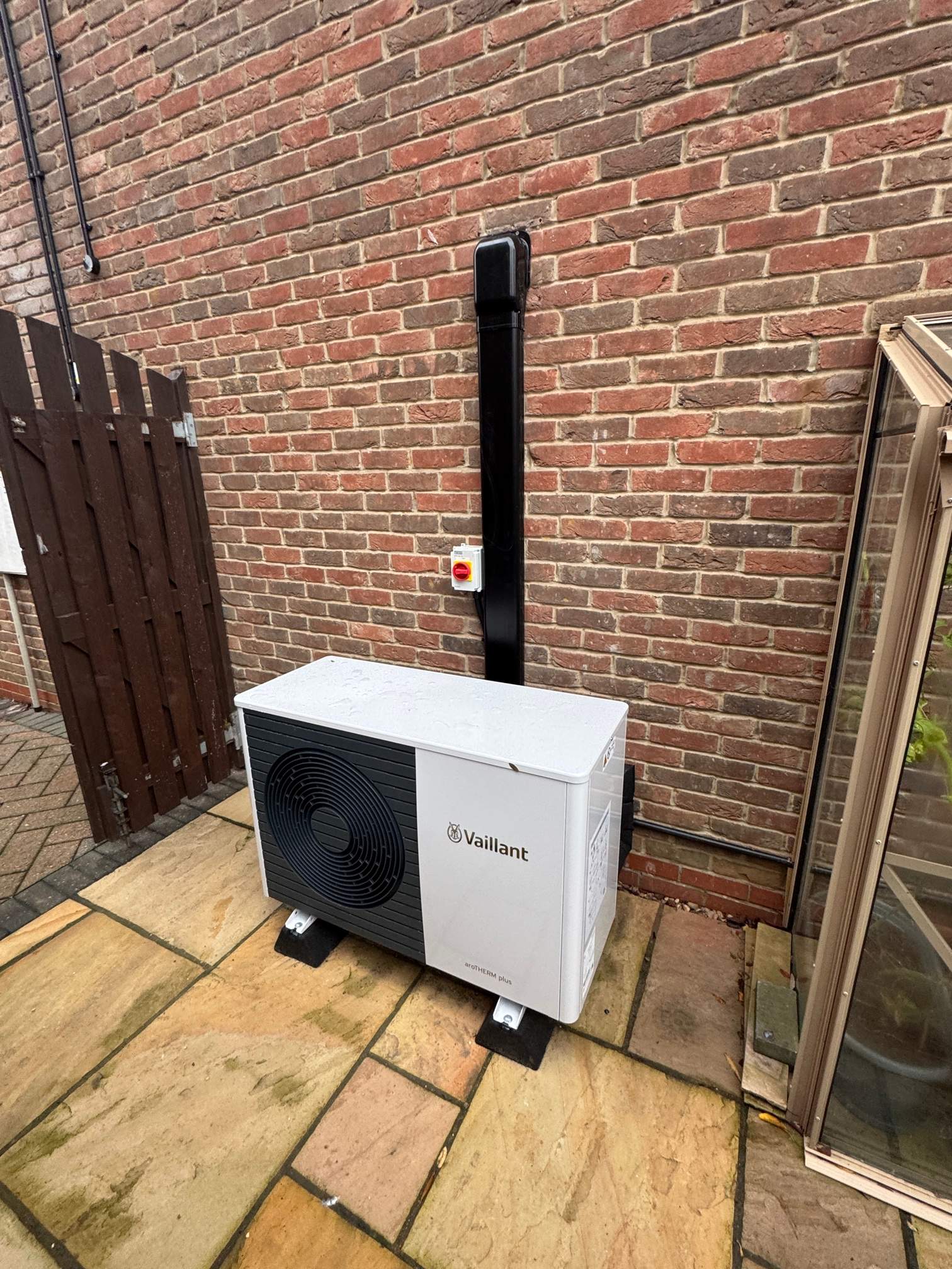🚀 Benchmark Heat Pump Installation – Open Loop, Weather Compensation Only 🚀 by Elite Services Group Ltd