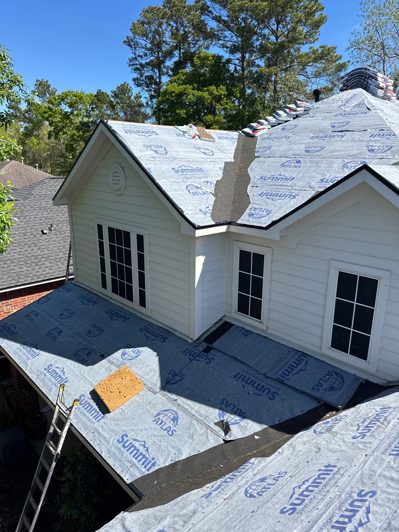 Kingwood Roof Installation using Atlas Pinnacle Pristine by Modern BYLT Roofing & Construction