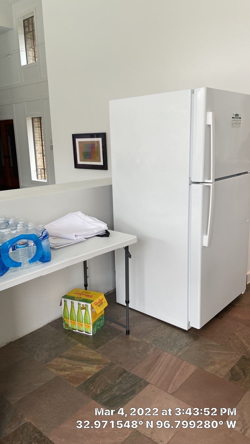 Modern & Clean Kitchen by SLM General Contractors & Roofing