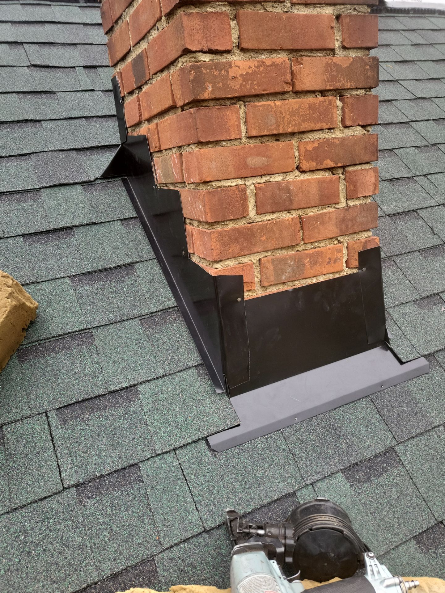 Atlas Pinnacle, Color, Woodland Green, Drip Edge, Color, White by Eagle Eye Roofing
