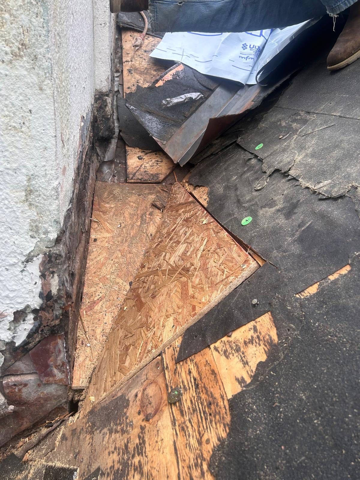 Midtown Memphis Residential Roof Replacement Featuring Asphalt Shingles and Flat Roof Membrane by Revival Roofing Services