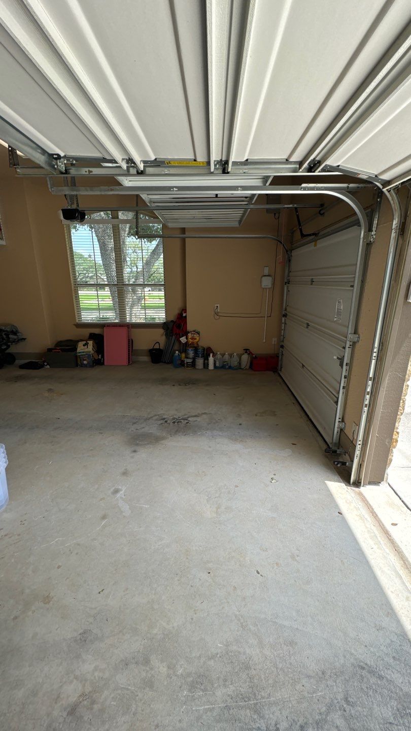 Copper Ridge, New Braunfels by TORO Garage Co