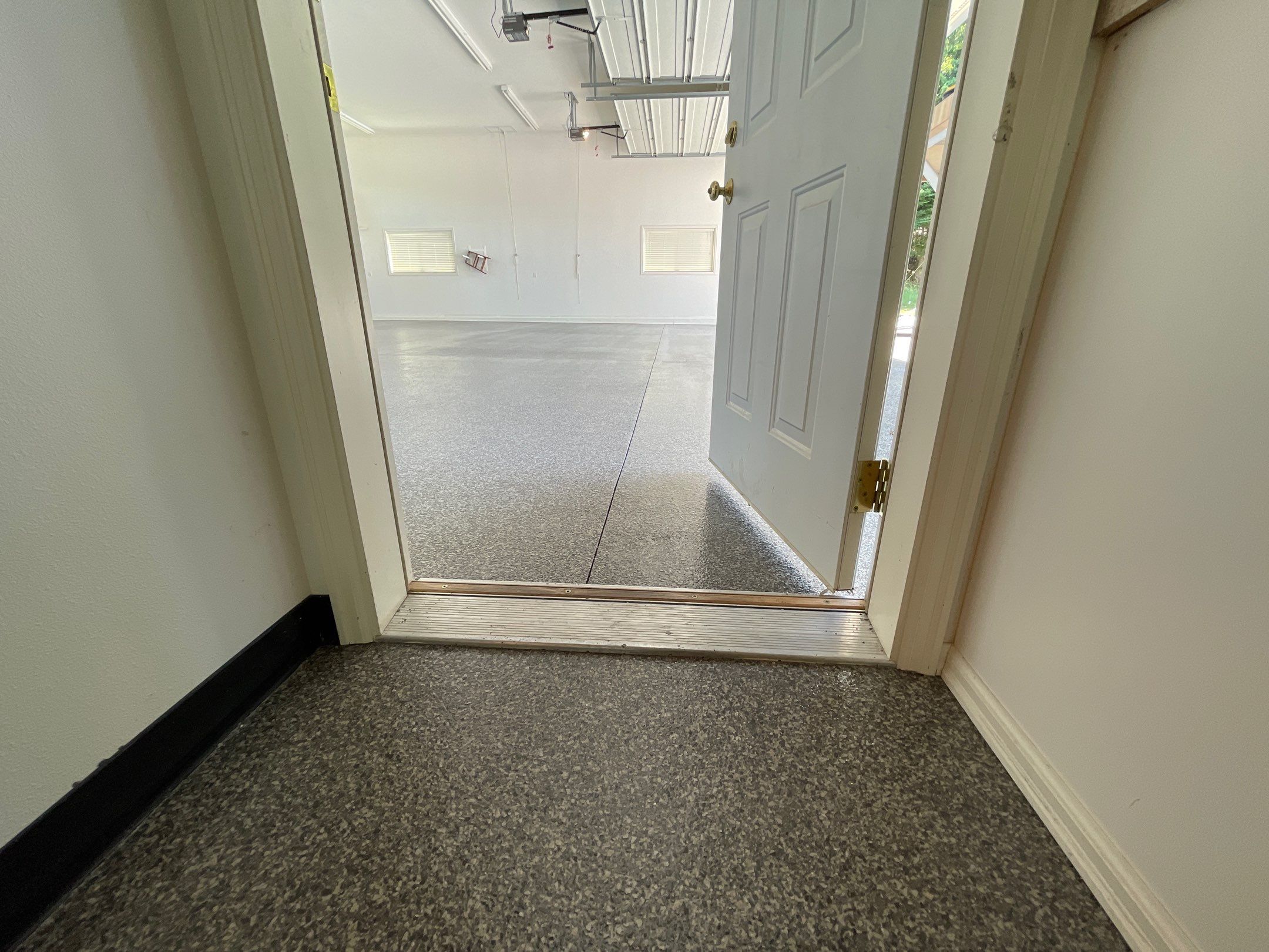 Garage Transformation using Echo 1/4" Chip by Croc Coatings, LLC