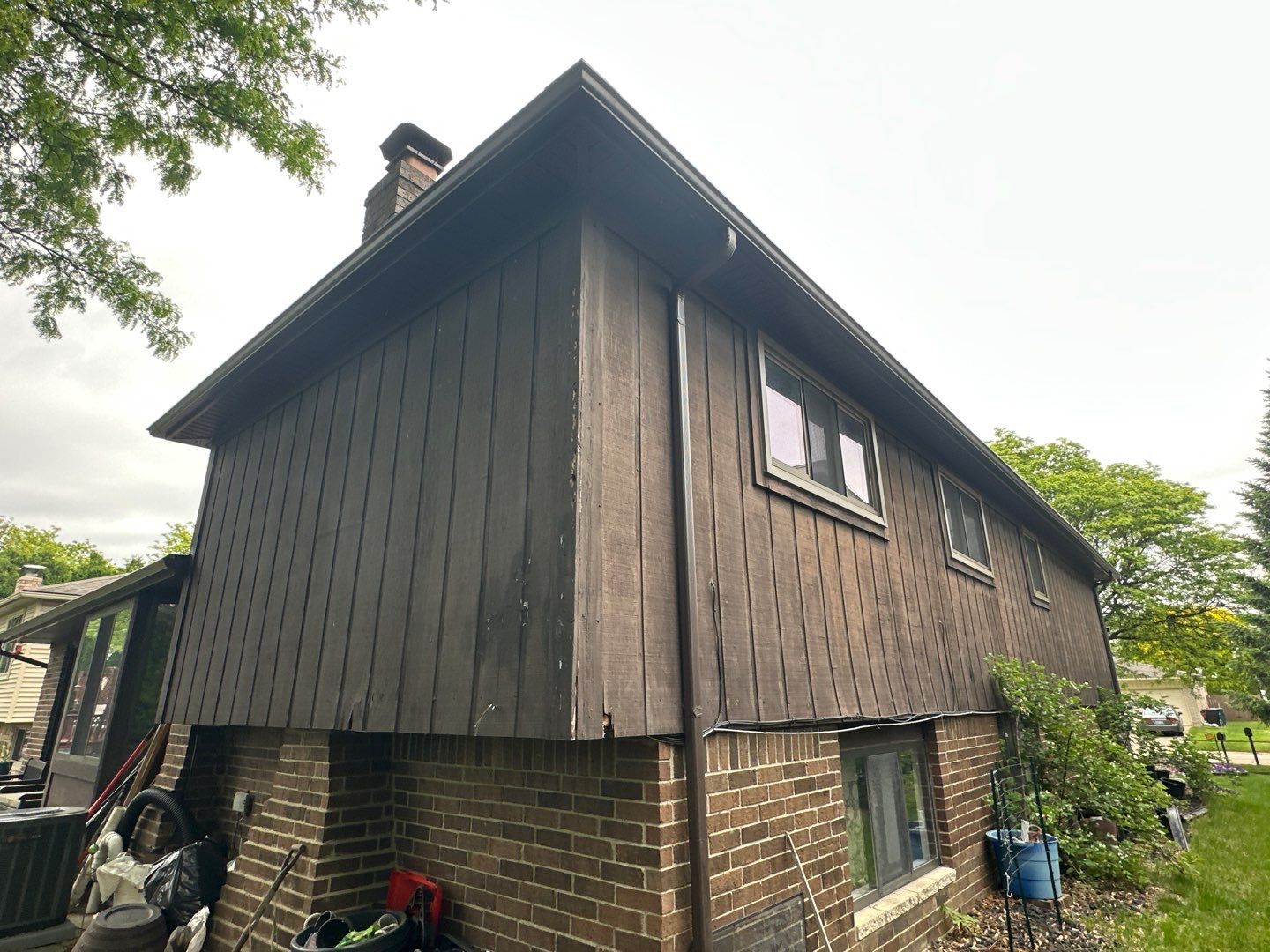 Siding Installation using Ascend 7" Composite Flagship Brown by 180 Contractors
