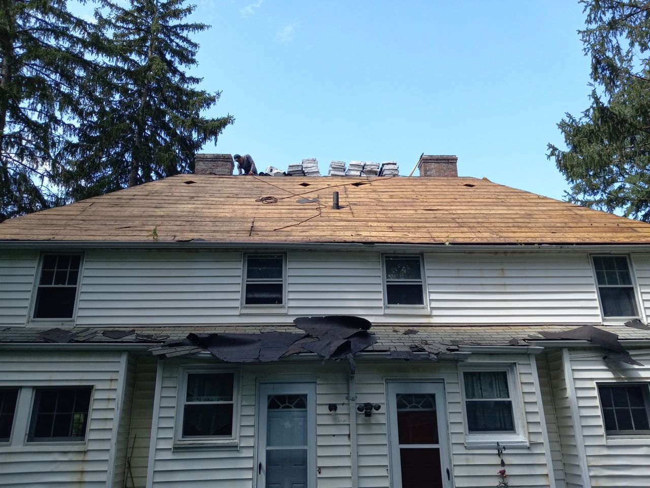 Brand: Atlas Pinnacle Color: Pristine Scotchgard Hearthstone Drip: White by Eagle Eye Roofing