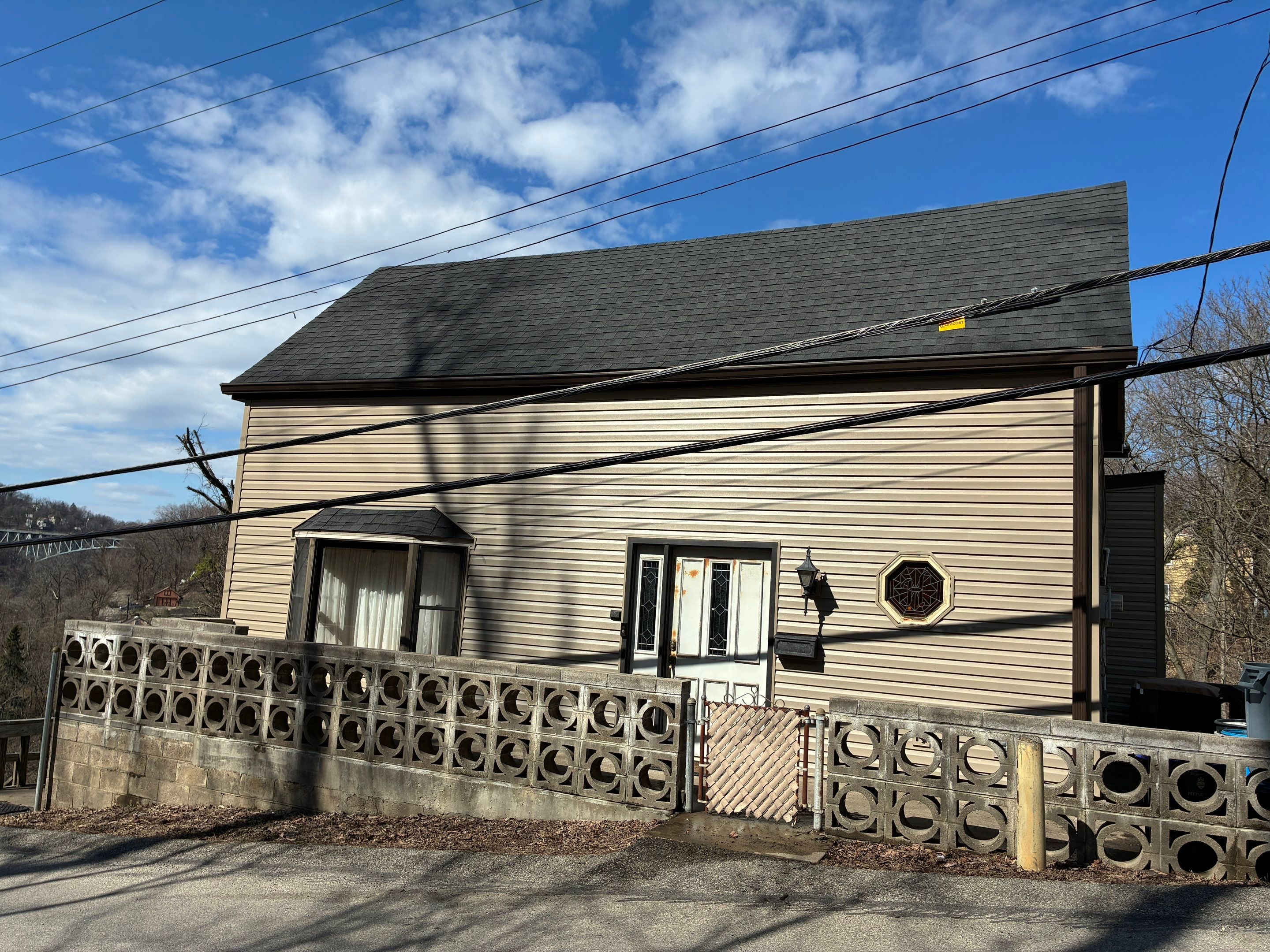 Beautiful Ovation by Mastic Vinyl Siding on the Northside by Ideal Siding Pittsburgh