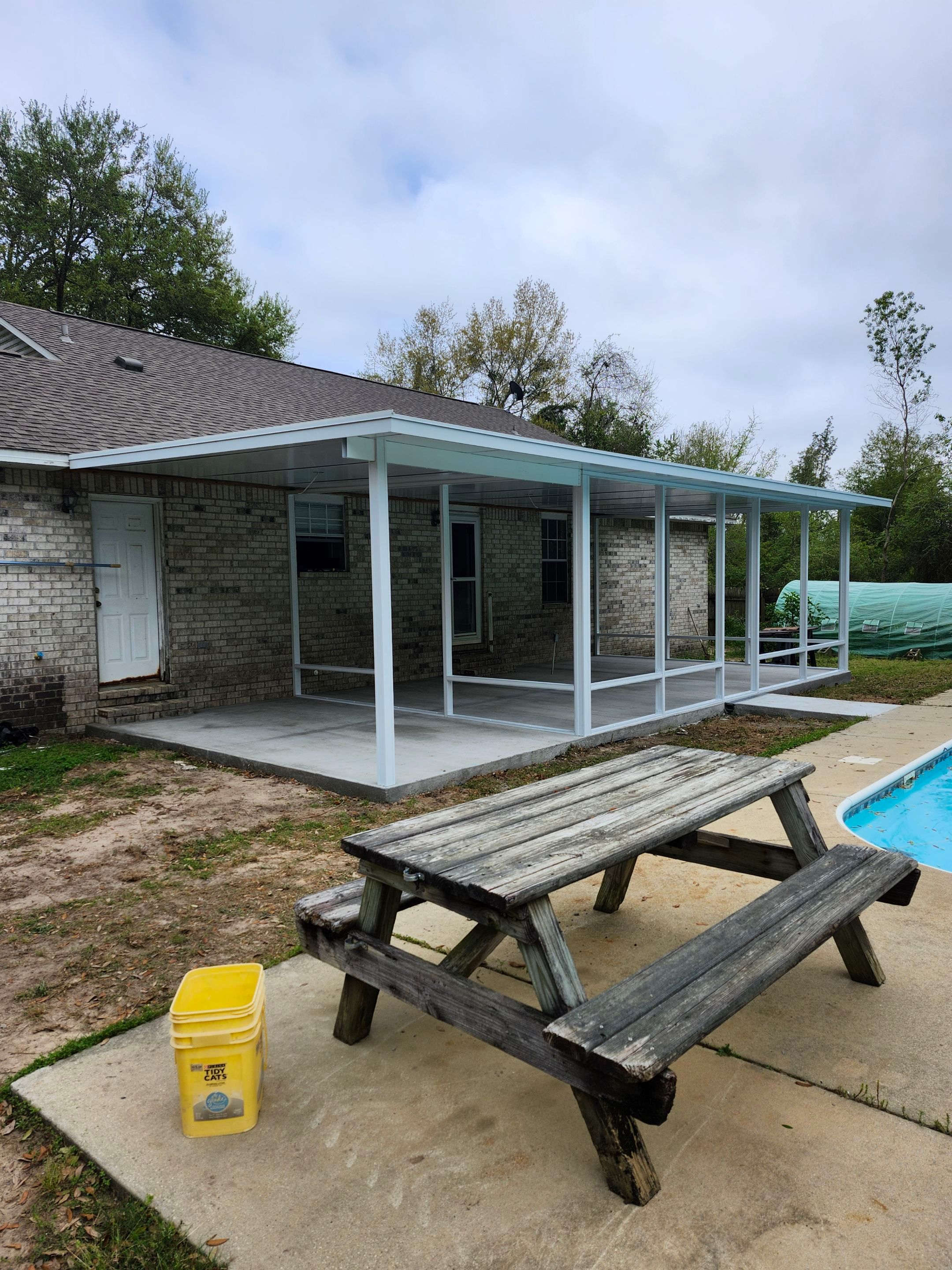 Poolside Screen Room in Pace by Titan Sunrooms