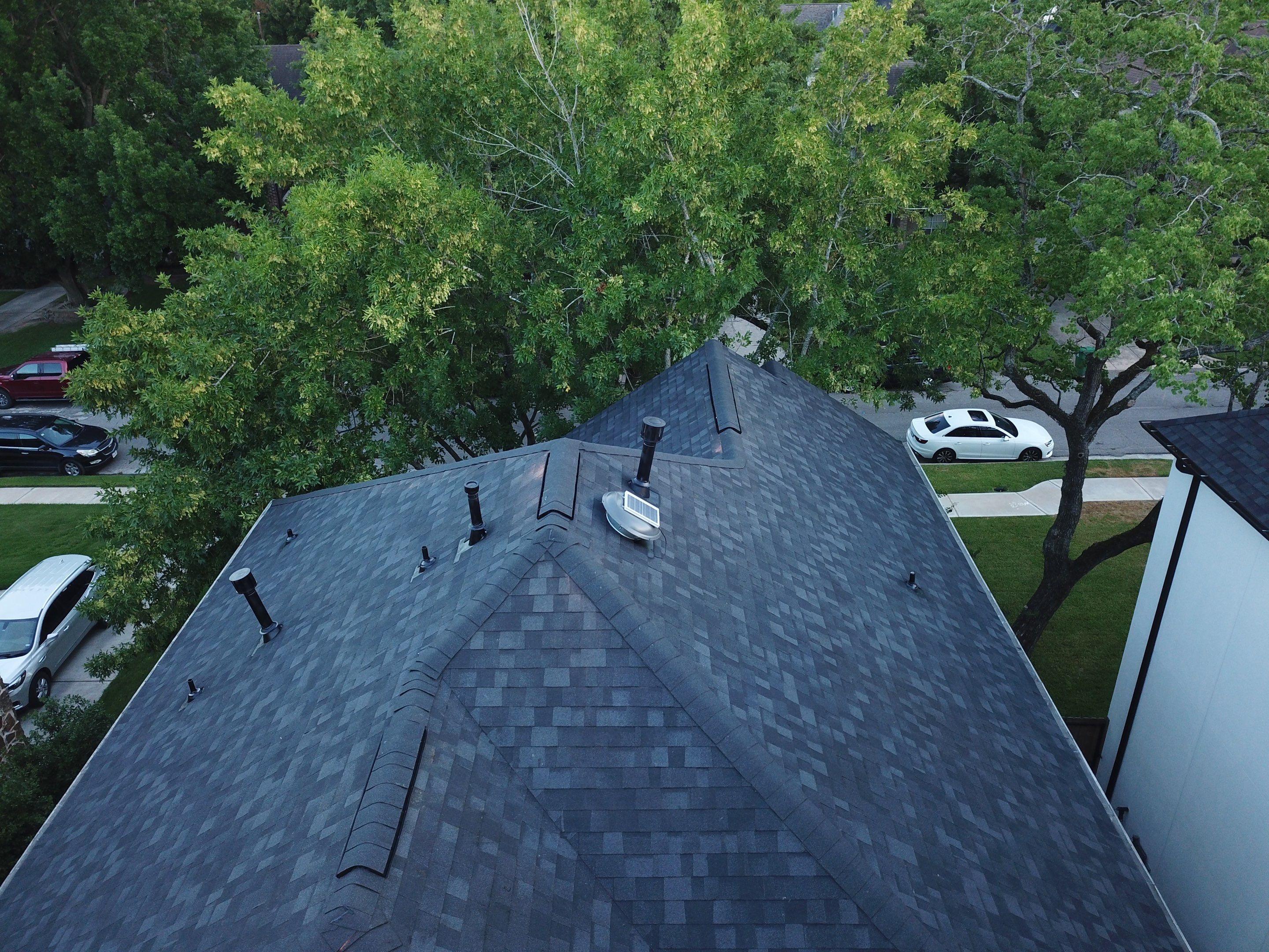 OC Duration Moire Black by HHH Roofing & Construction