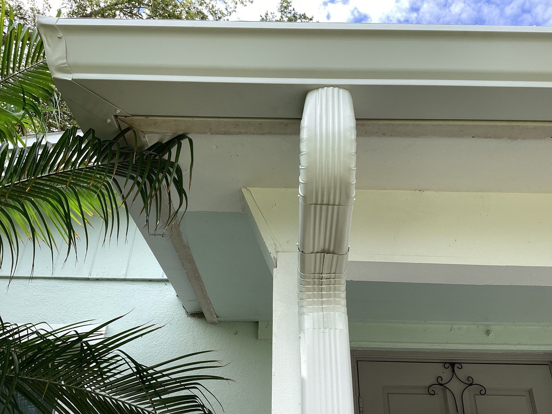 Elegant 7-Inch Seamless Gutters in Sarasota FL in Sarasota FL by Gutter Professors