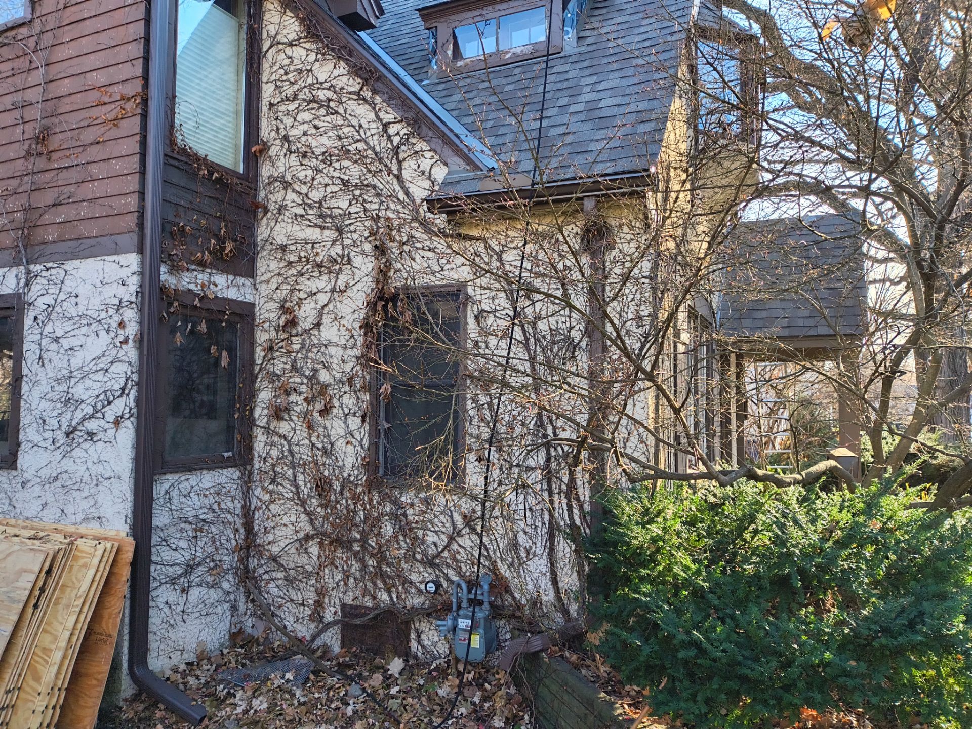 5" Musket Brown Gutter Installation – Edina, MN by Next Level Seamless Gutters / Exteriors Inc.
