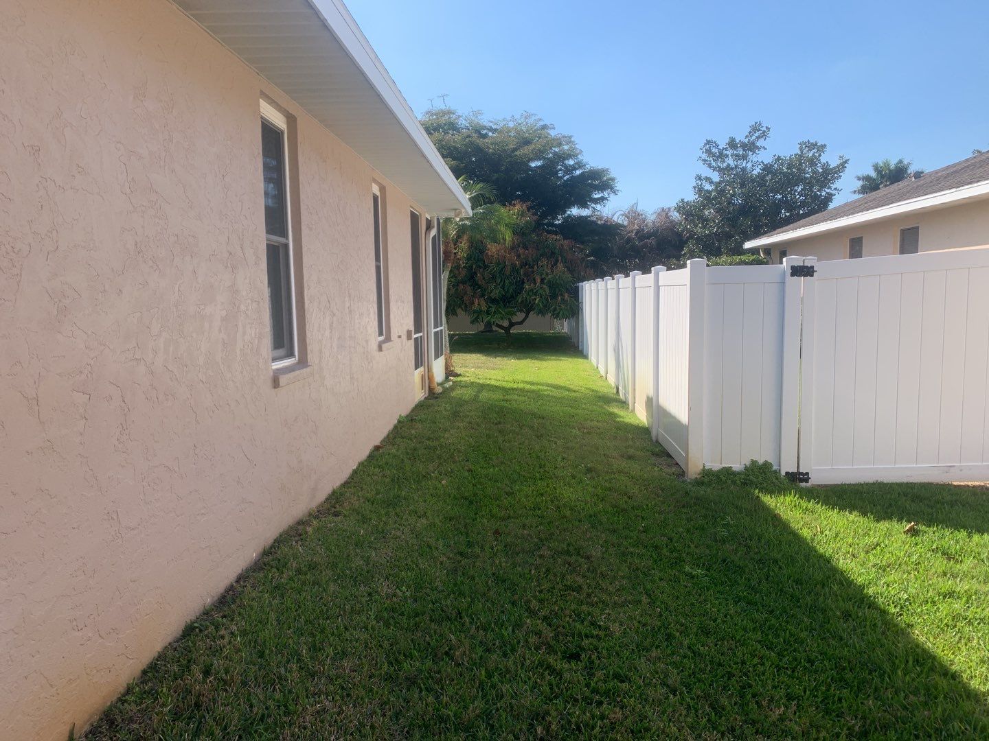 Sarasota, FL 6ft. Tall White Vinyl Privacy Fence  by Asap fence and gates, LLC