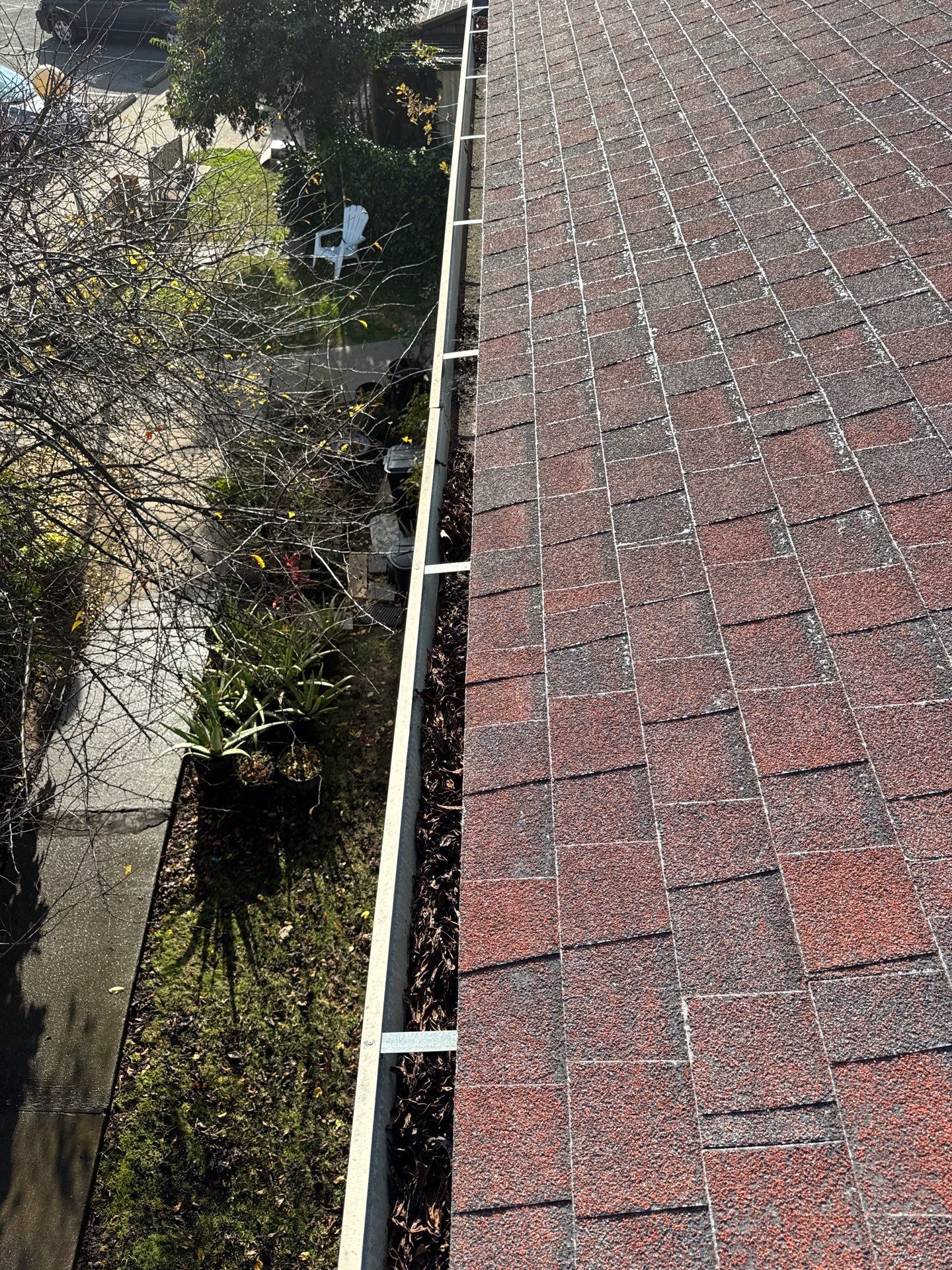 CA gutter cleaning apartment full gutters