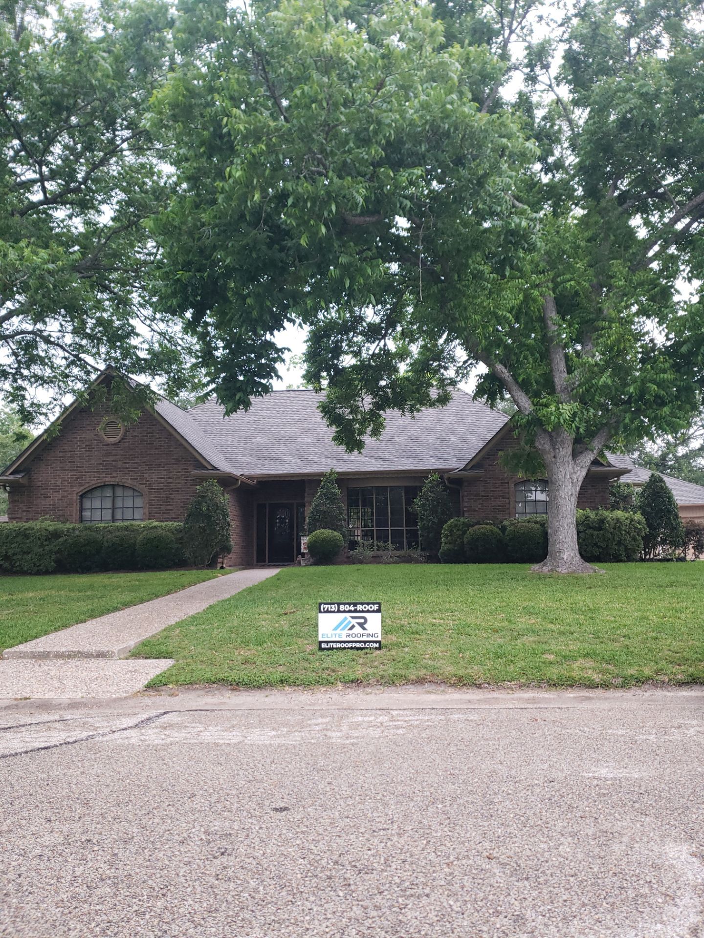 GAF UHDZ - Weathered Wood by Elite Roofing LLC
