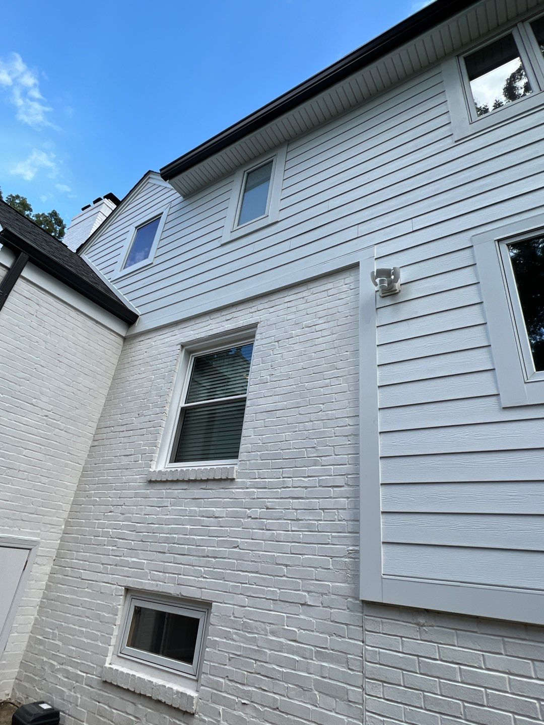 Arlington Hardie Installation - Arctic White by RM Banning, Inc.