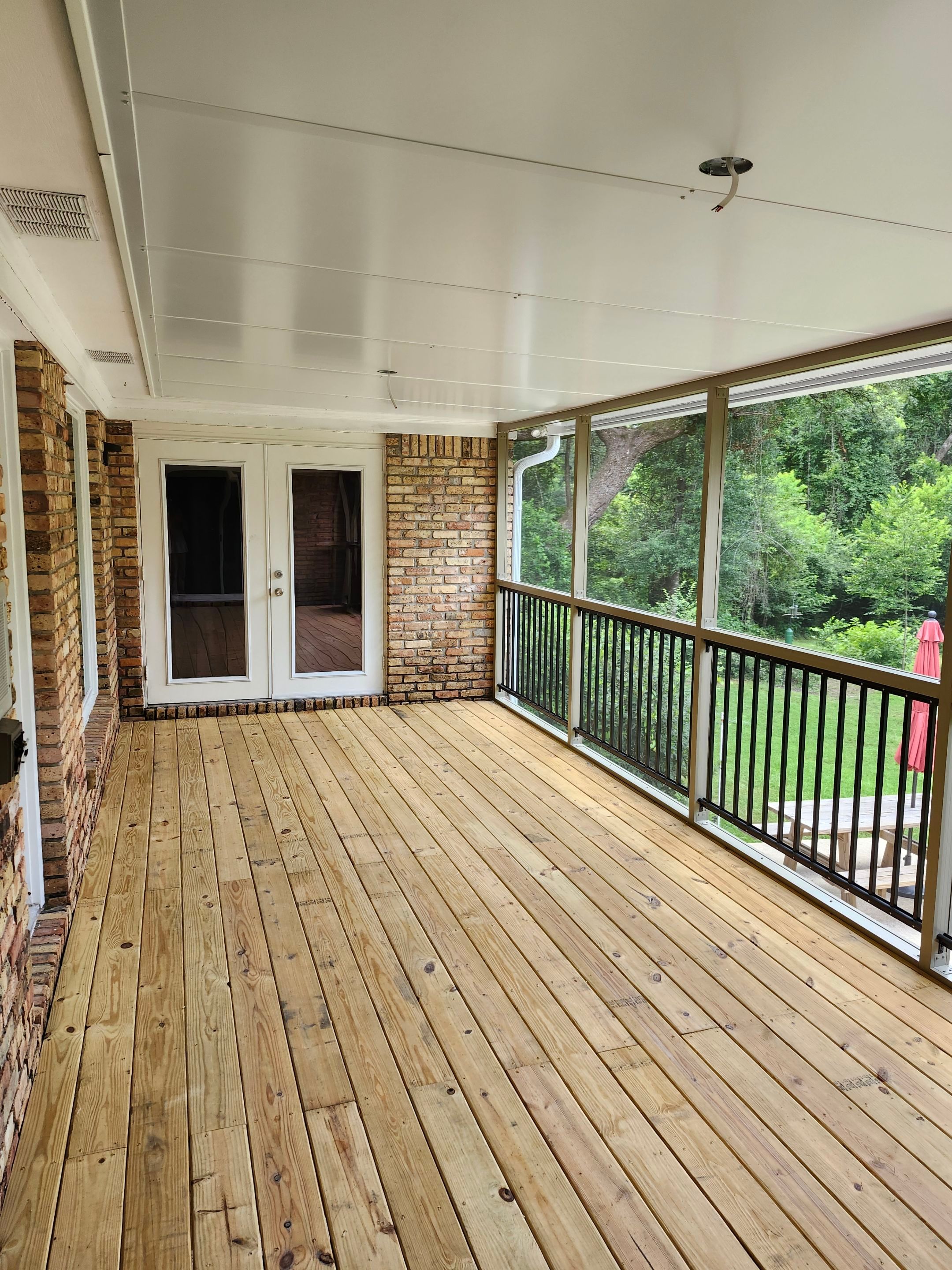 Screen Room w/Deck in Milton by Titan Sunrooms