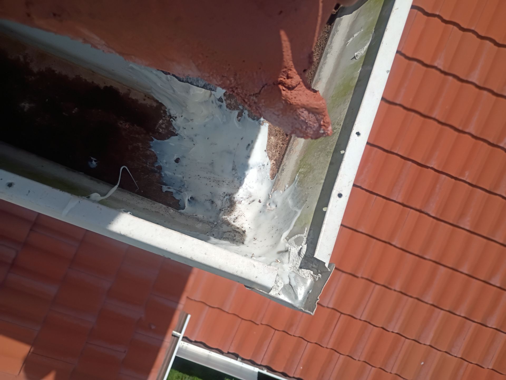 Aluminum Seamless Gutters using seal gutters in Fort Myers FL by Gutter Professors