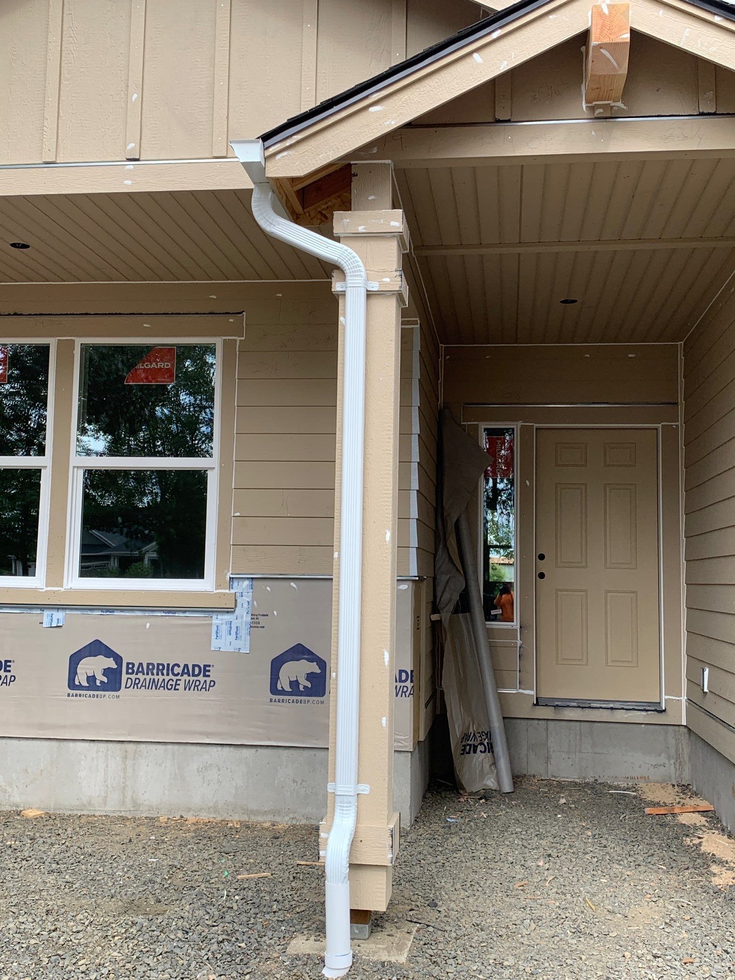 Seamless White Gutter Installation for Eugene New Construction Home by BEST Roofing & Waterproofing