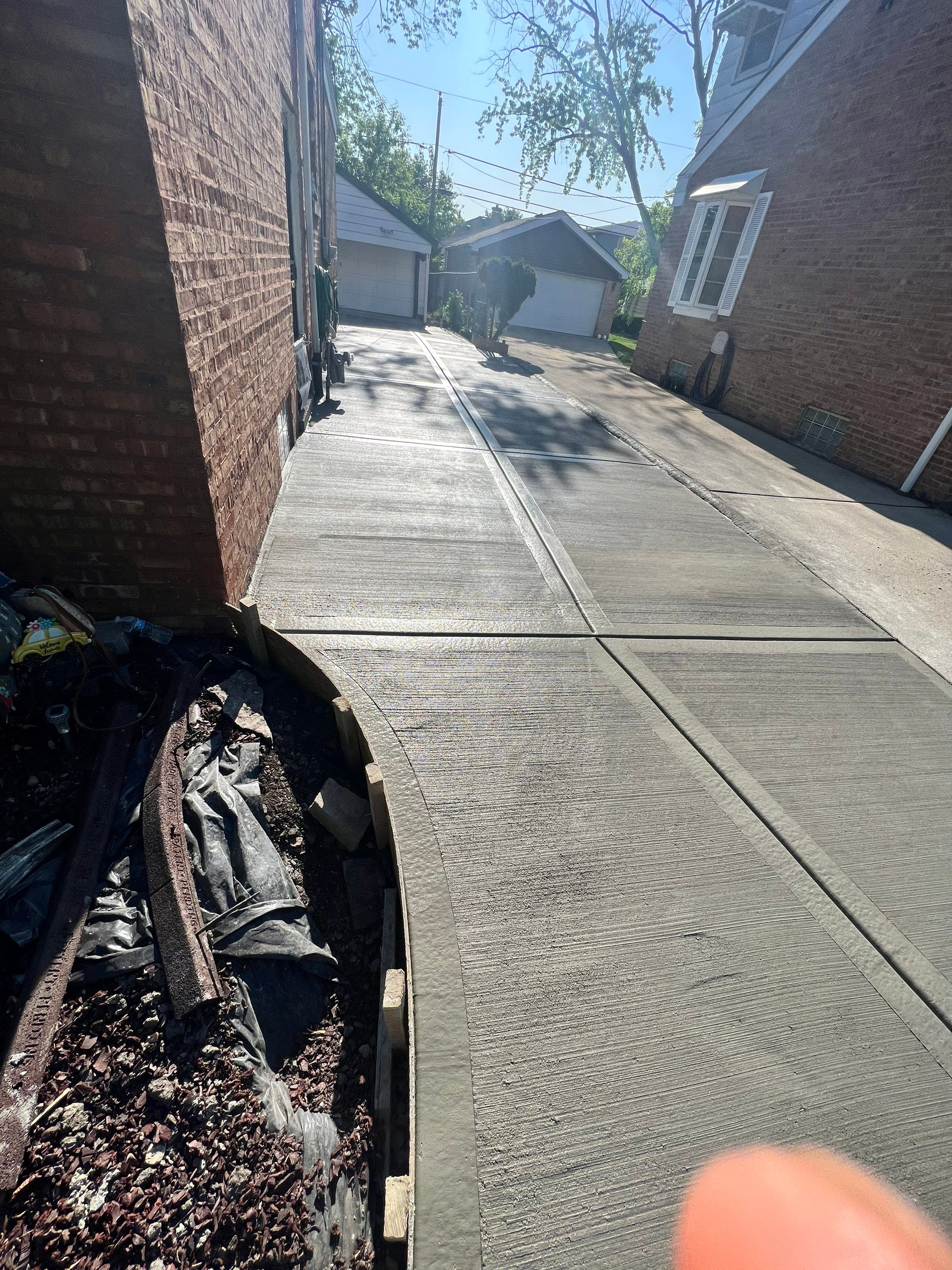 Concreto (Driveway Installation using concrete 4000 psi) by INQUSE GENERAL CONTRACTOR