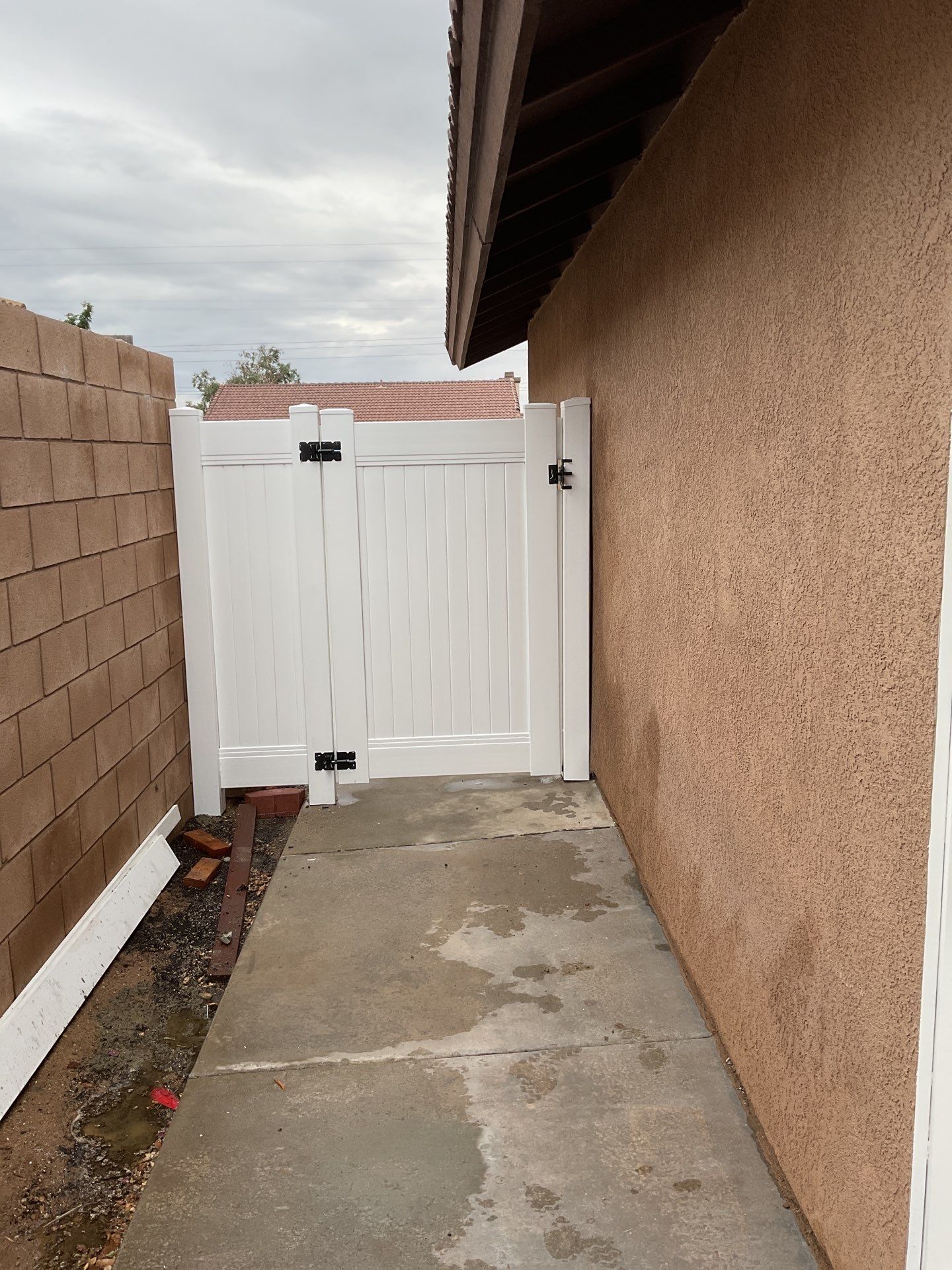 Fence Installation using Vinyl by Fence Guys Inc.