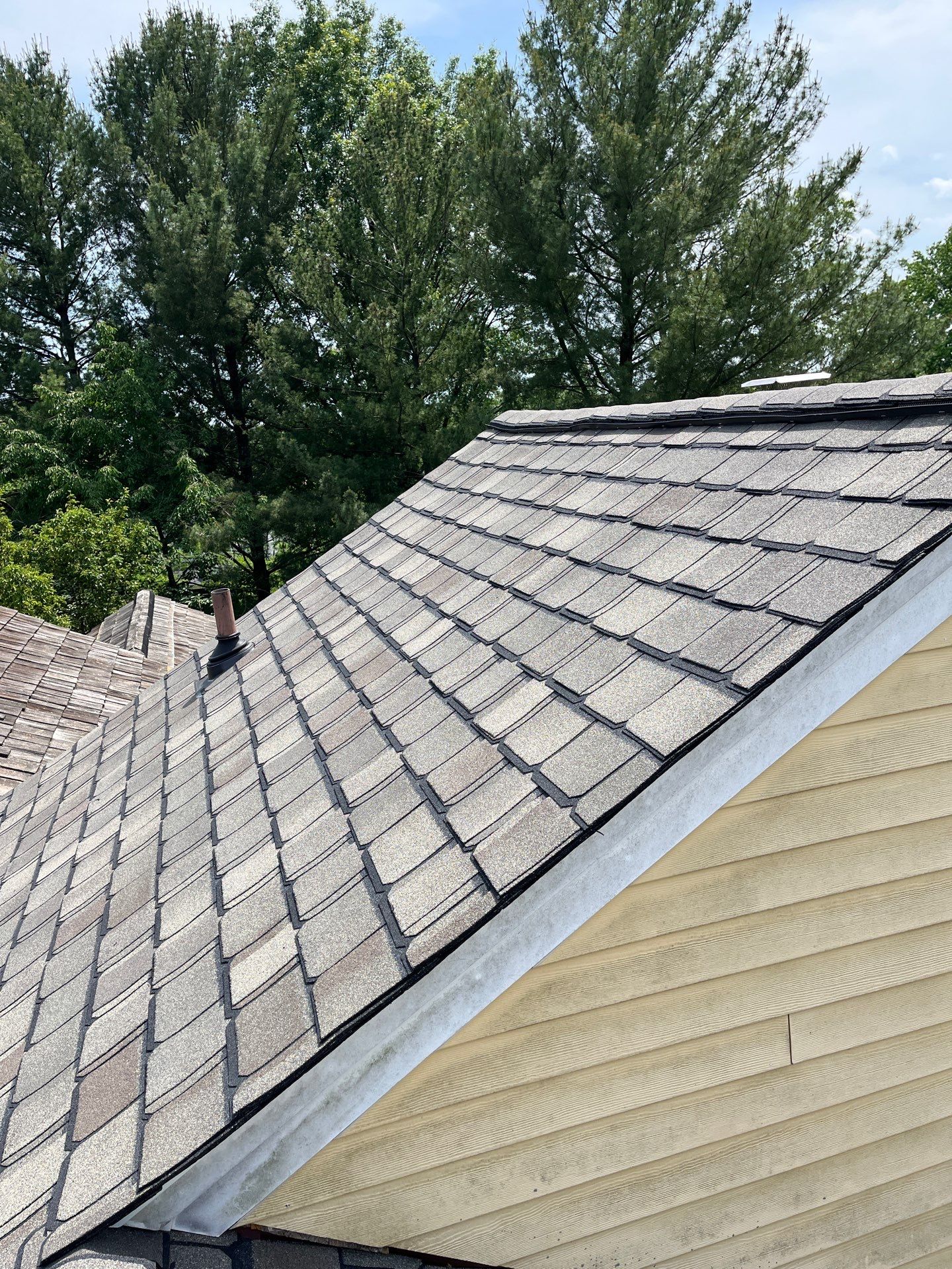 Arlington: CertainTeed Grand Manor Designer Shingles in Weathered Wood by RM Banning, Inc.