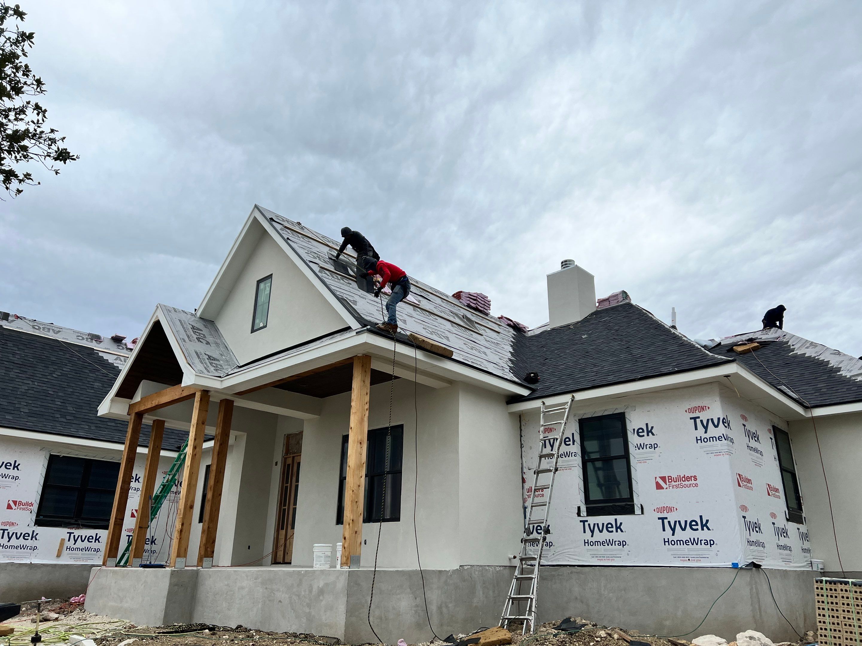 New Home Construction using Owens Corning 30 year Architectural Shingles by Premier Roofing and Contracting