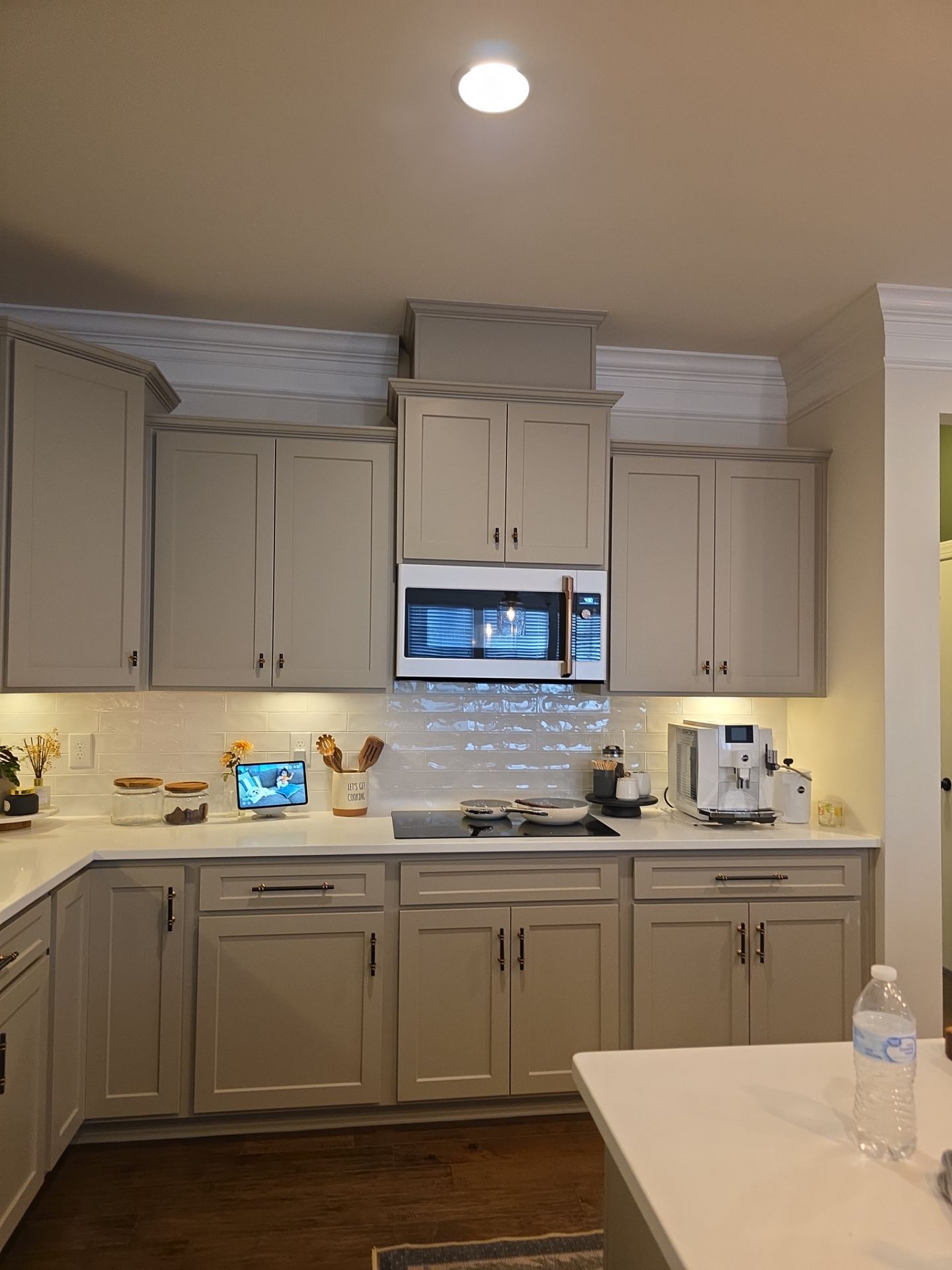 From Dated to Dazzling: A Bright Kitchen Transformation in Holly Springs by Elite Remodeling and Design LLC