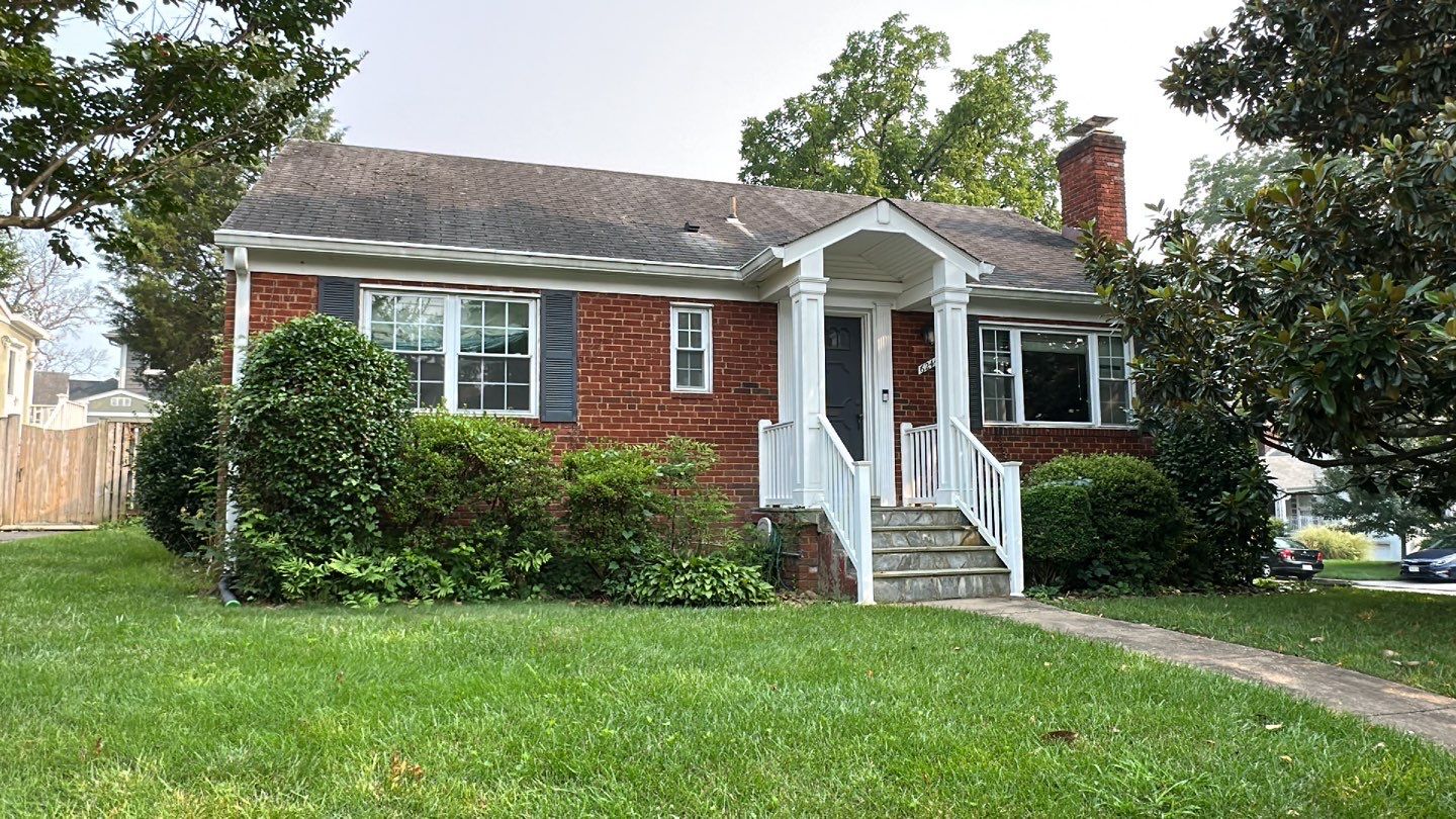 Arlington: CertainTeed Landmark Designer Shingles in Colonial Slate by RM Banning, Inc.