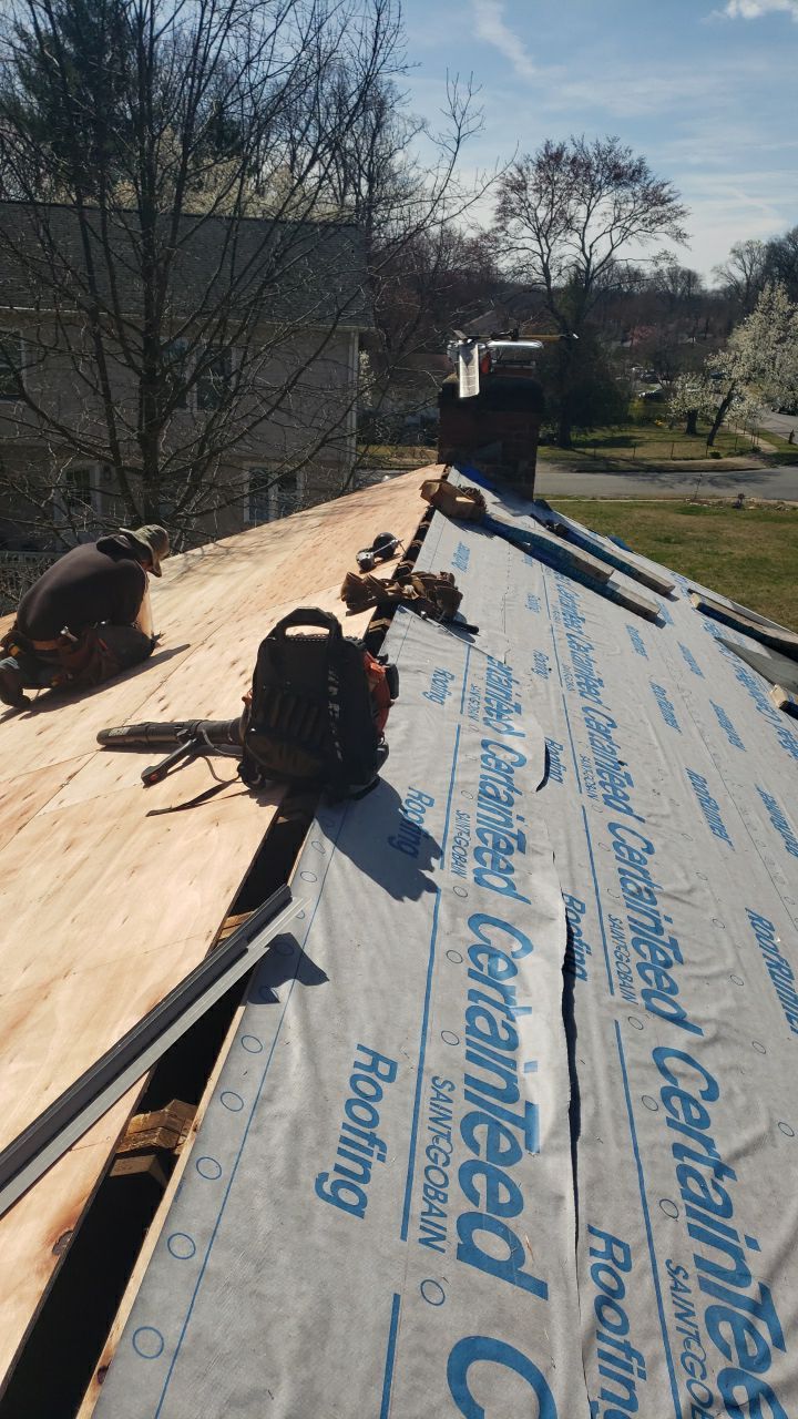 Falls Church - Certainteed Landmark Charcoal Black Roof Project by RM Banning, Inc.