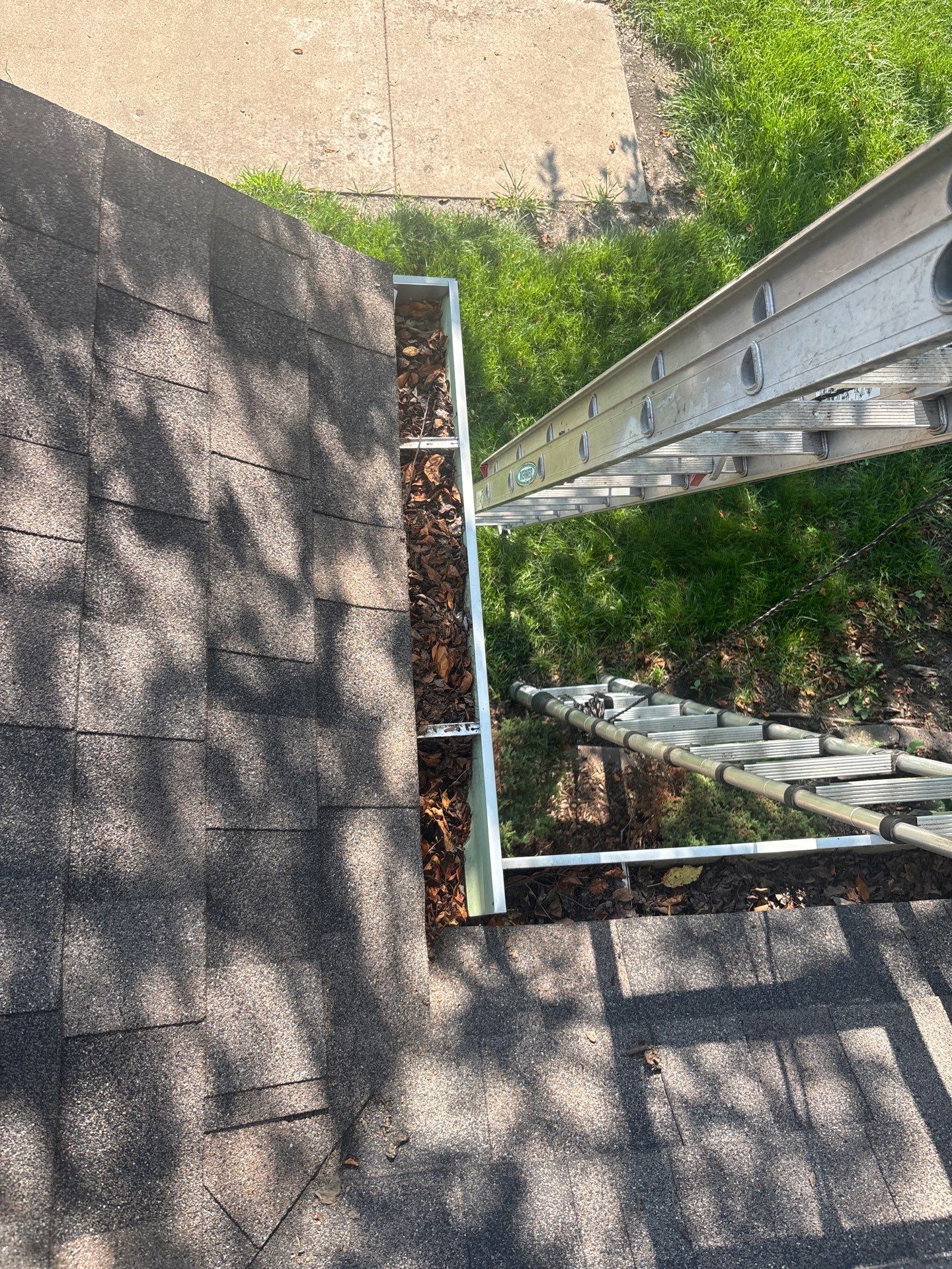 HOA gutter cleaning before