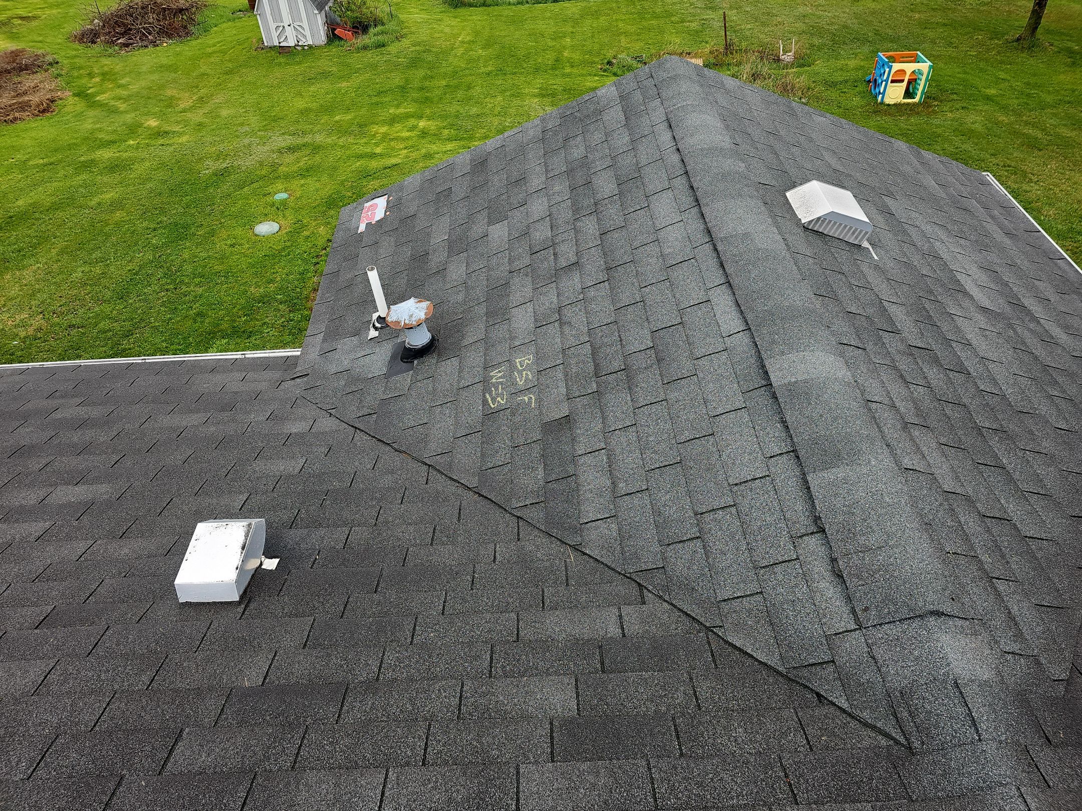 ATLAS PINNACLE HP W/SCOTCHGARD COLOR: BLACK SHADOW by Eagle Eye Roofing