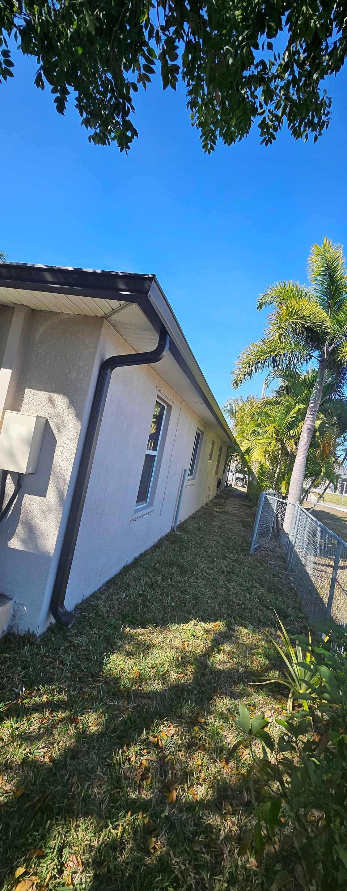 Dark Bronze Seamless Gutters using 6-Inch Seamless Gutters in Cape Coral FL by Gutter Professors