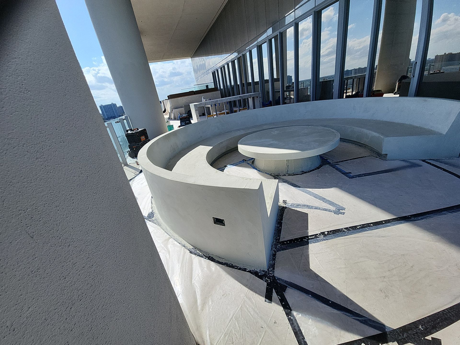 Microtopping over Furniture by Seamless Surfaces