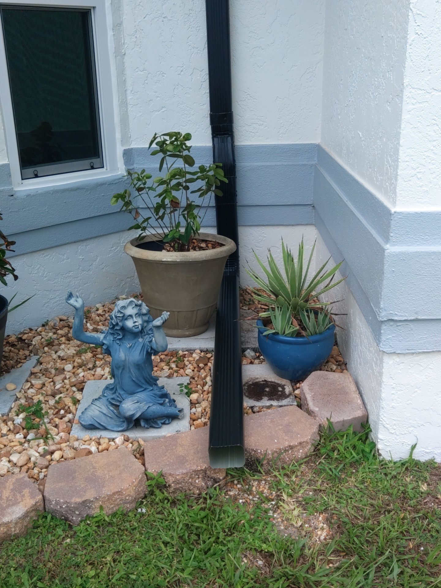 Black Seamless Gutters for Modern Cape Coral Homes by Gutter Professors