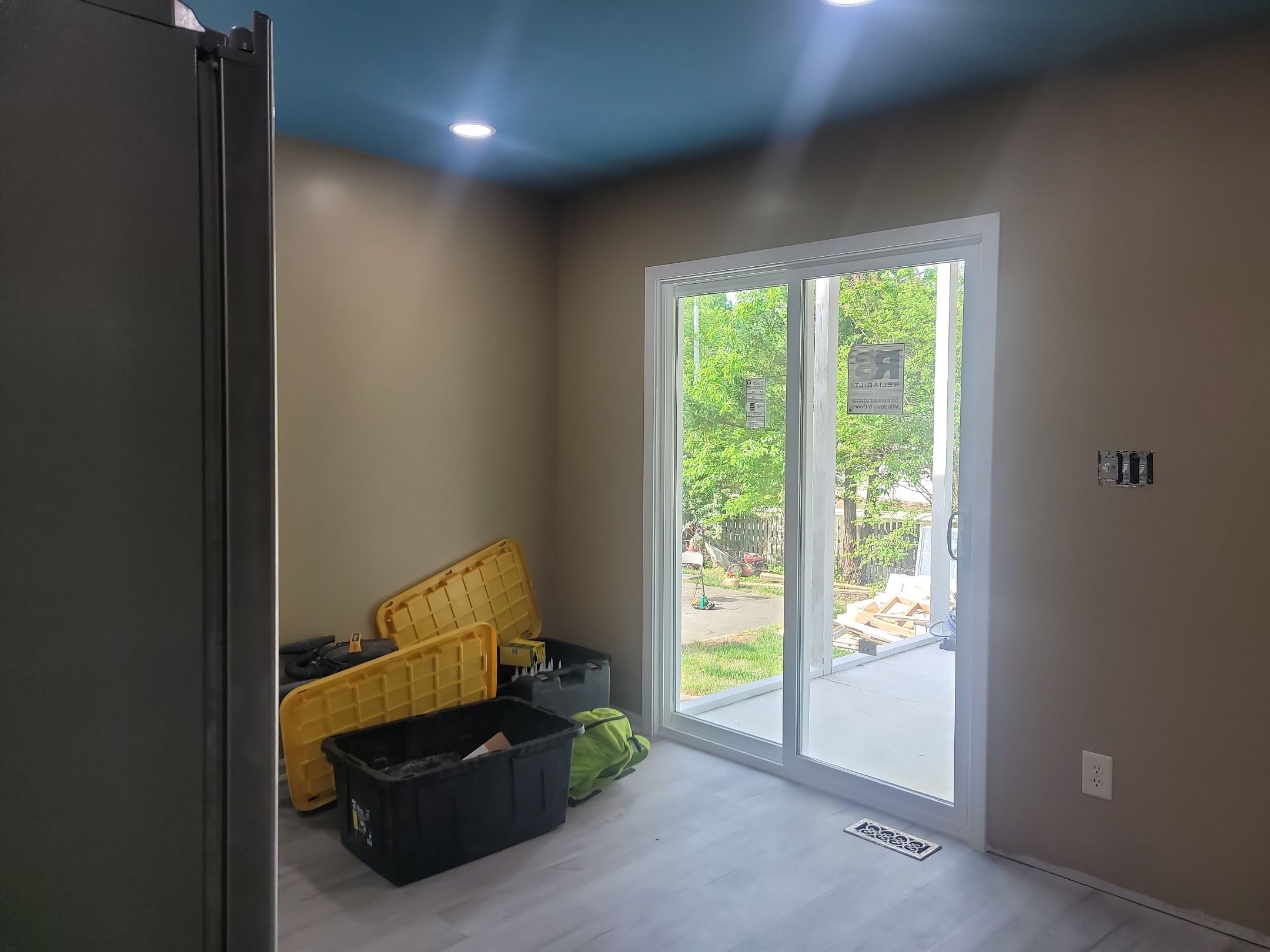 Holly Springs Kitchen Remodel – Two-Tone Shaker Cabinets & Open-Concept Design by Elite Remodeling and Design LLC