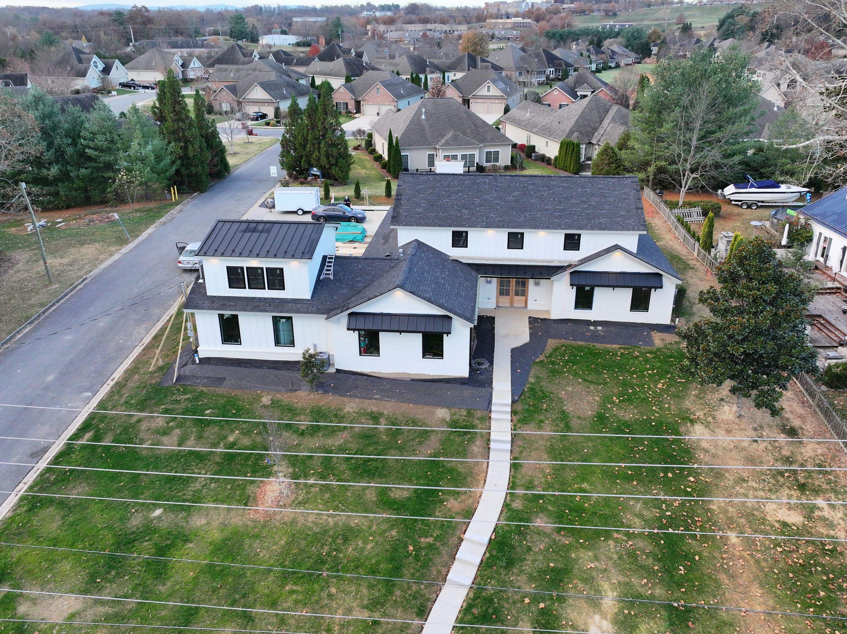 Miller Residence by Omnia Roofing