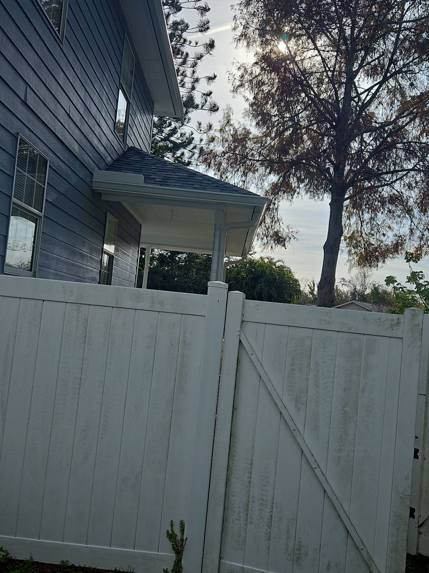 6 Inch Seamless Gutters using White Seamless Gutters in Largo FL by Gutter Professors