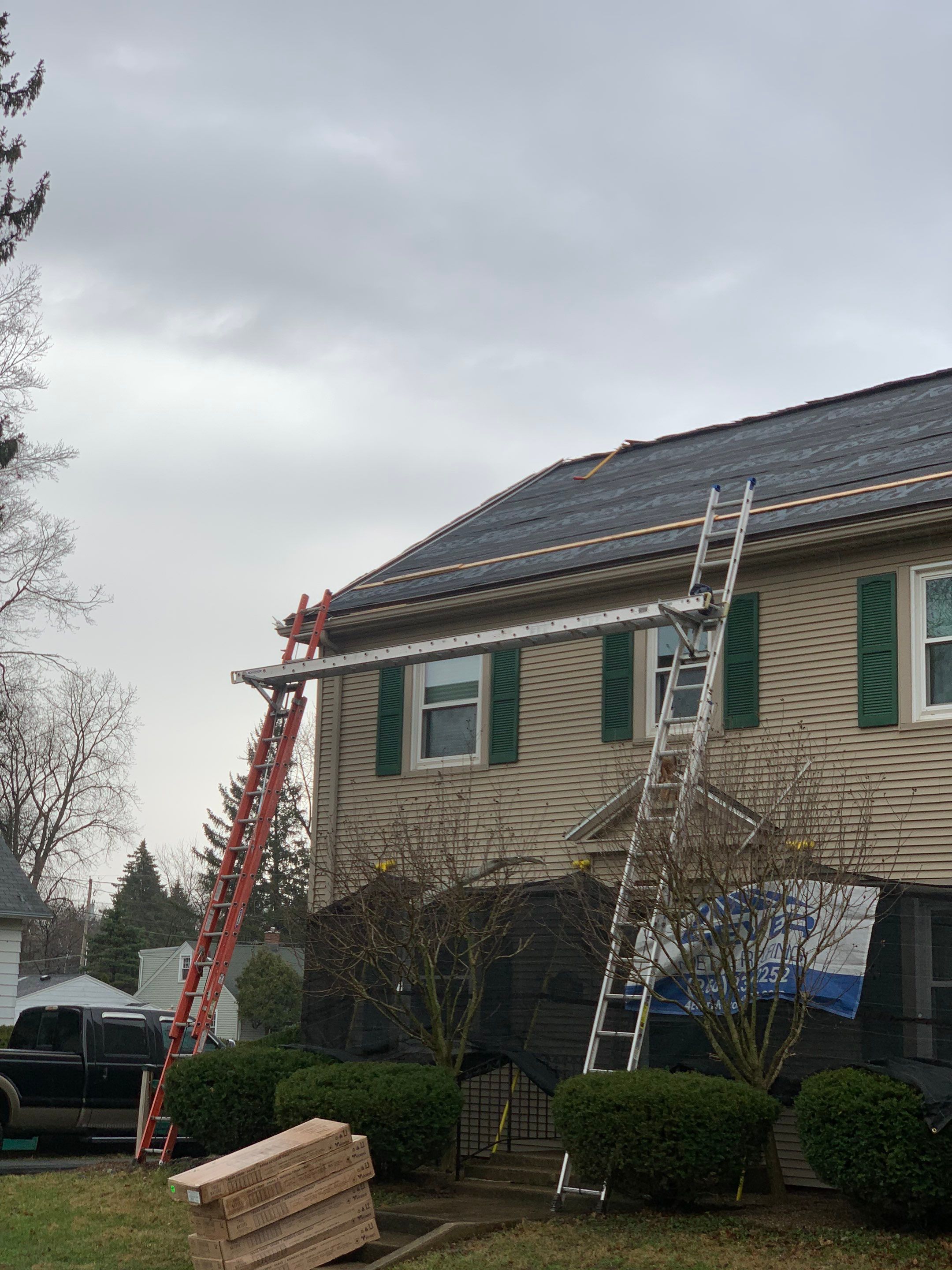Residential Roofing Installation using Vic West Nothridge Slate by 4Ever Metal Roofing