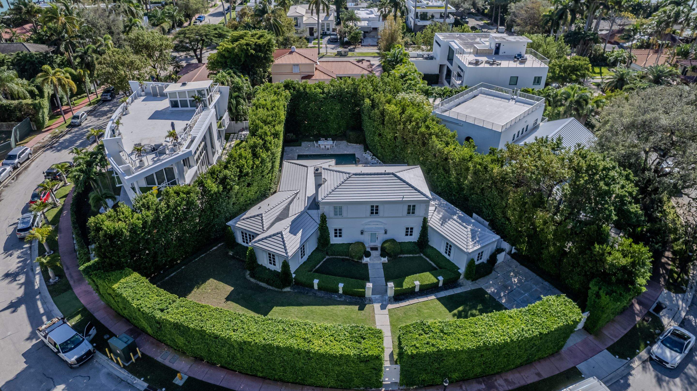 Crown - Windsor Slate - Polar White by Istueta Roofing
